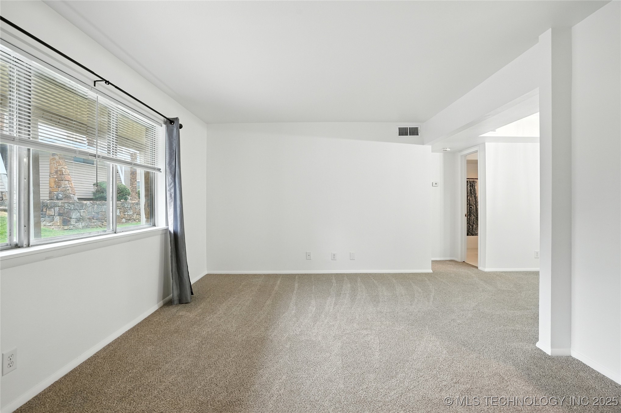 7329 S Yale Avenue 107 Property Photo 8