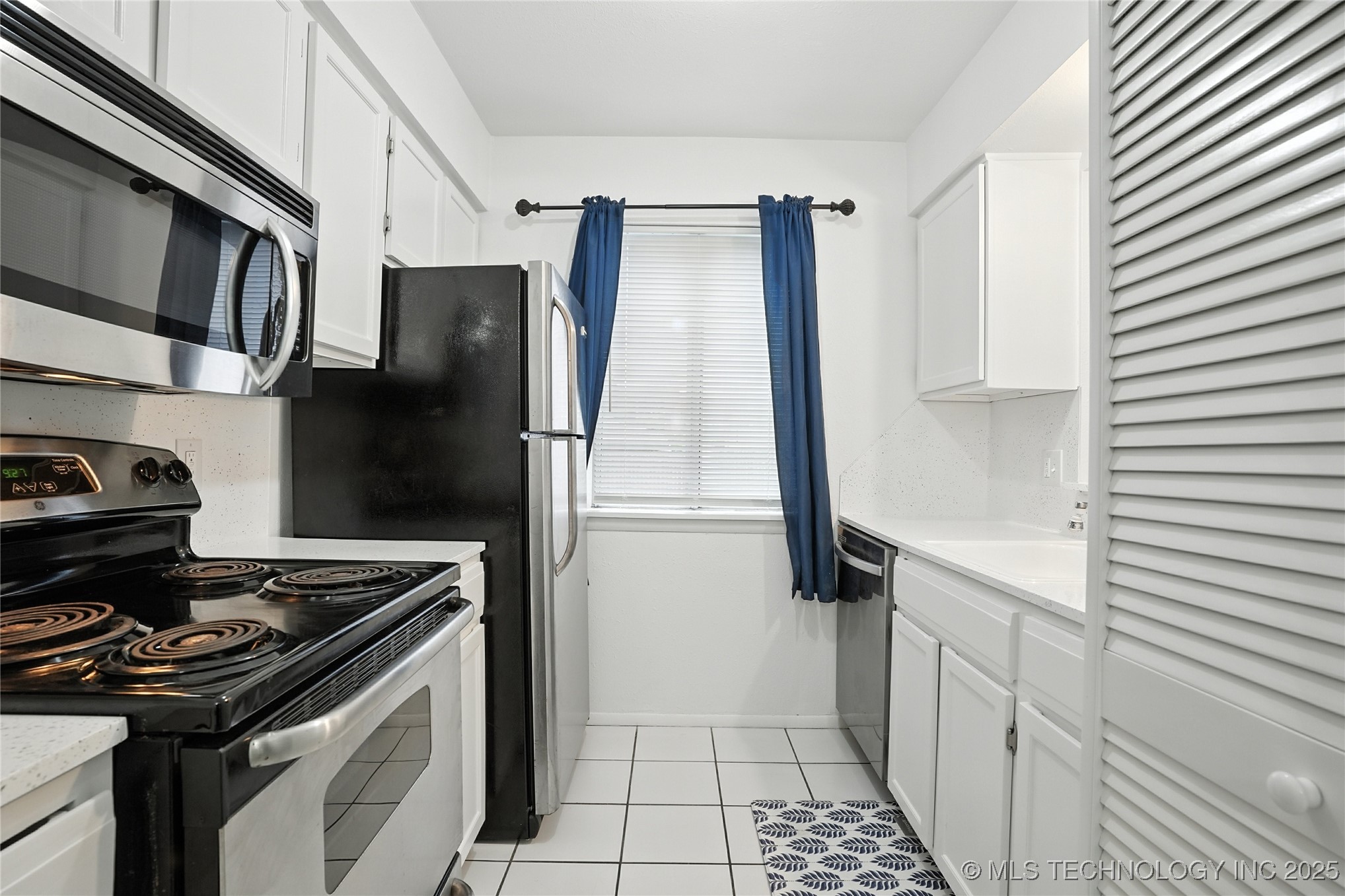 7329 S Yale Avenue 107 Property Photo 15