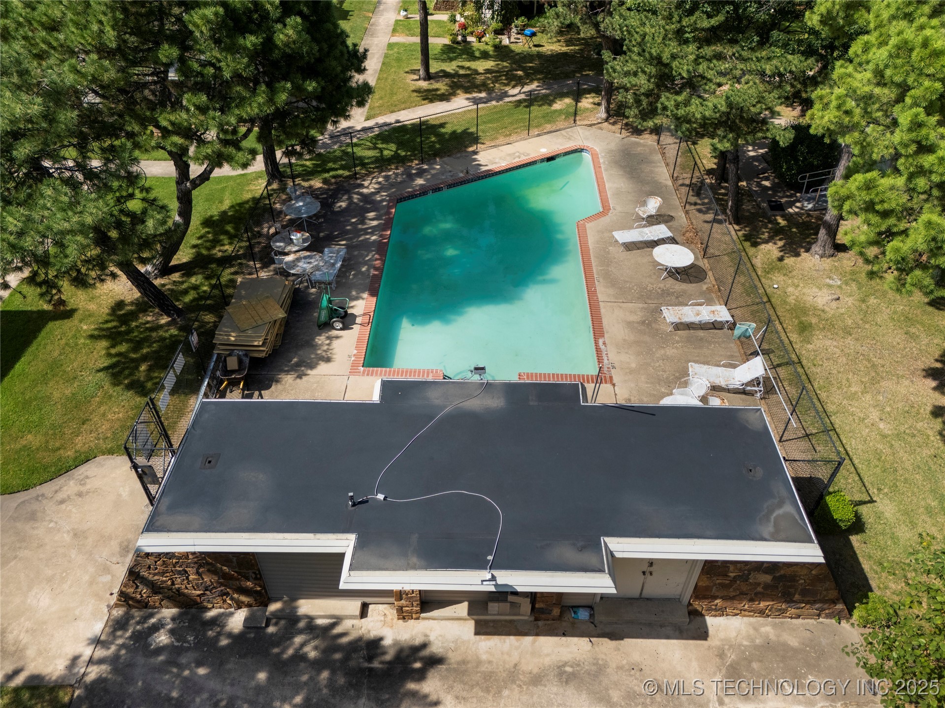 7329 S Yale Avenue 107 Property Photo 28