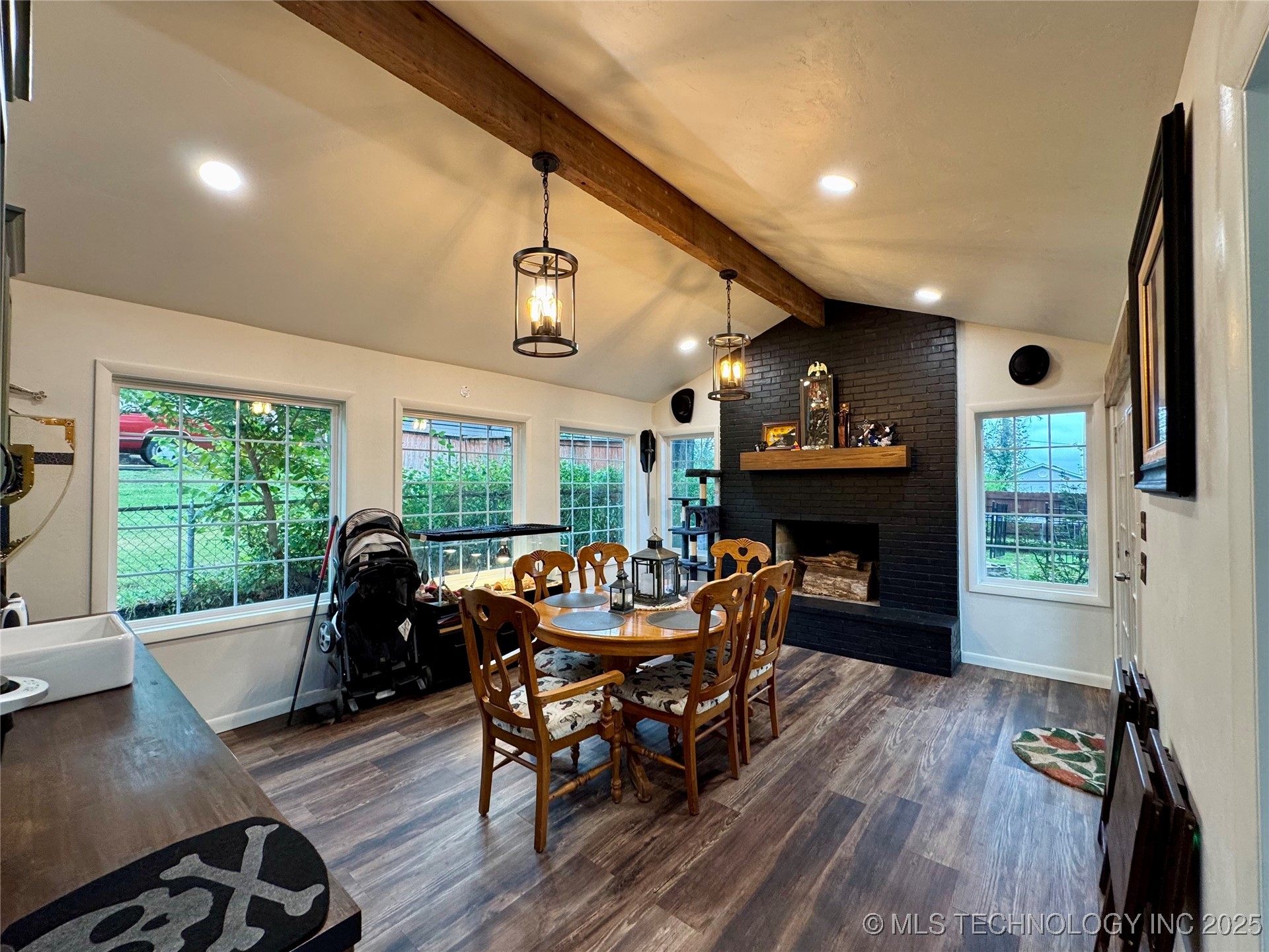 619 E 6th Avenue Property Photo 2