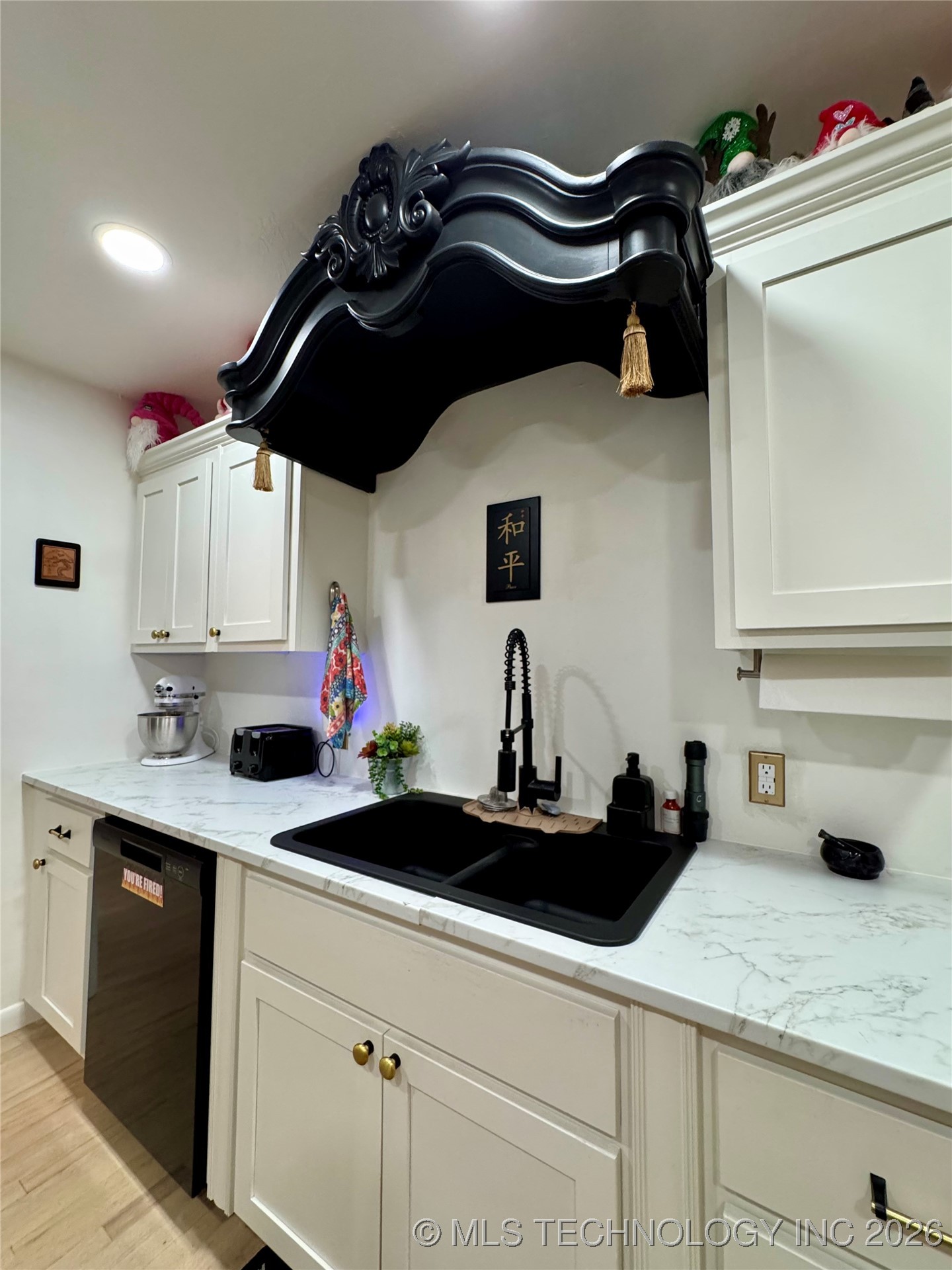 619 E 6th Avenue Property Photo 9