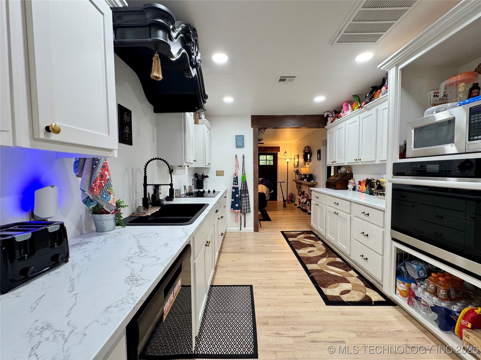 619 E 6th Avenue Property Photo 11