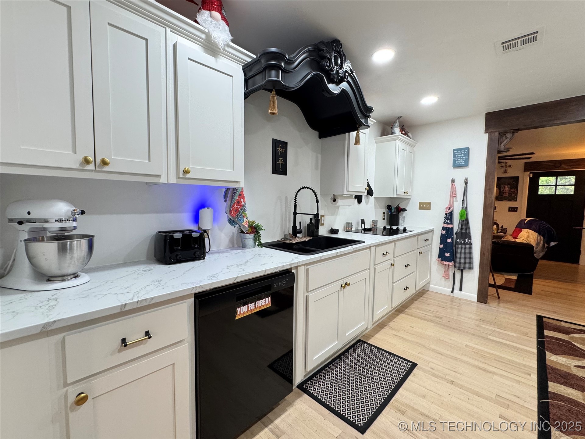 619 E 6th Avenue Property Photo 12