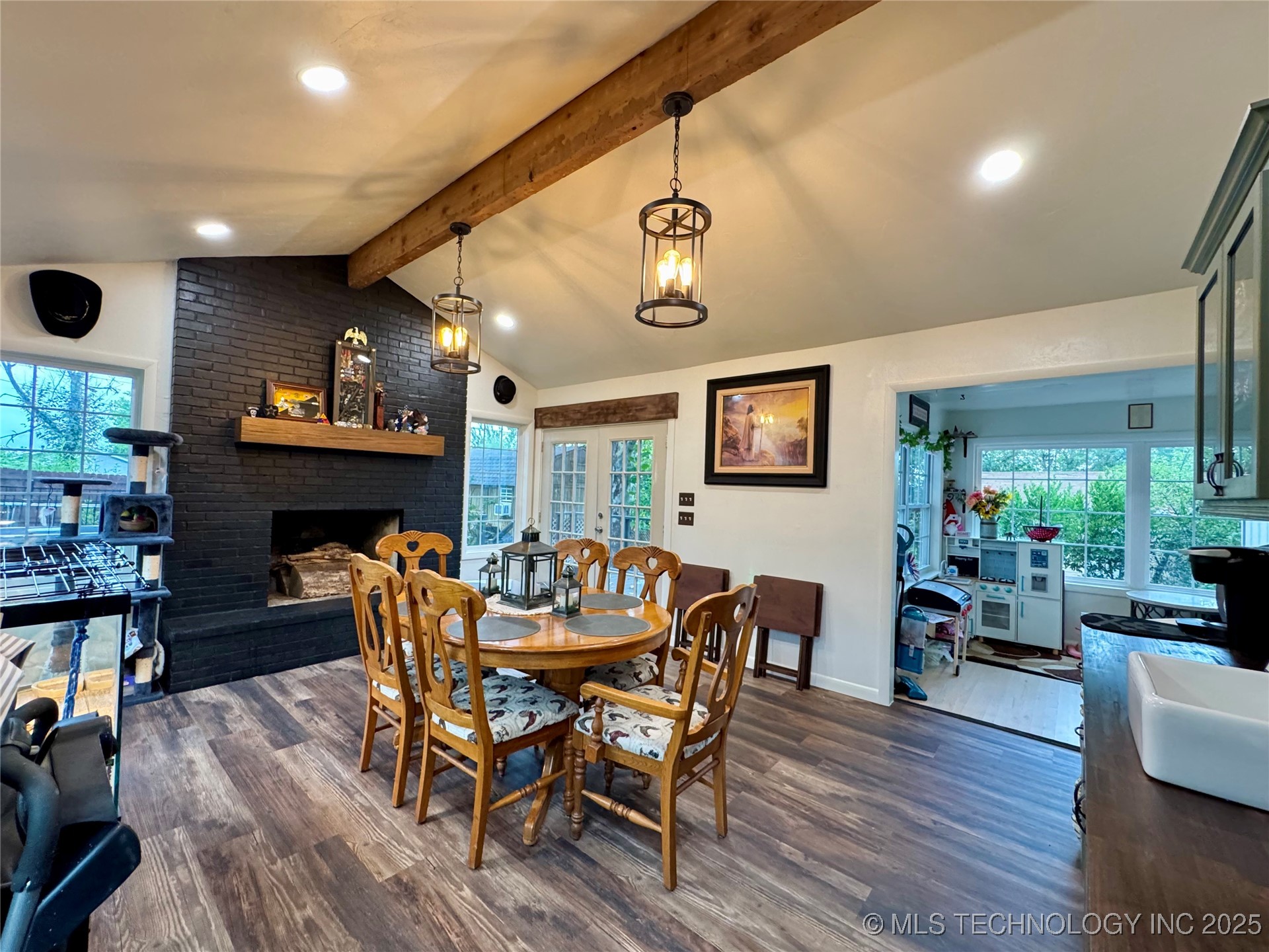 619 E 6th Avenue Property Photo 13