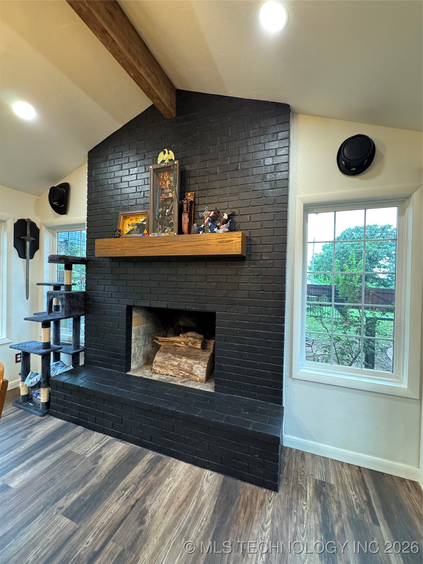 619 E 6th Avenue Property Photo 14