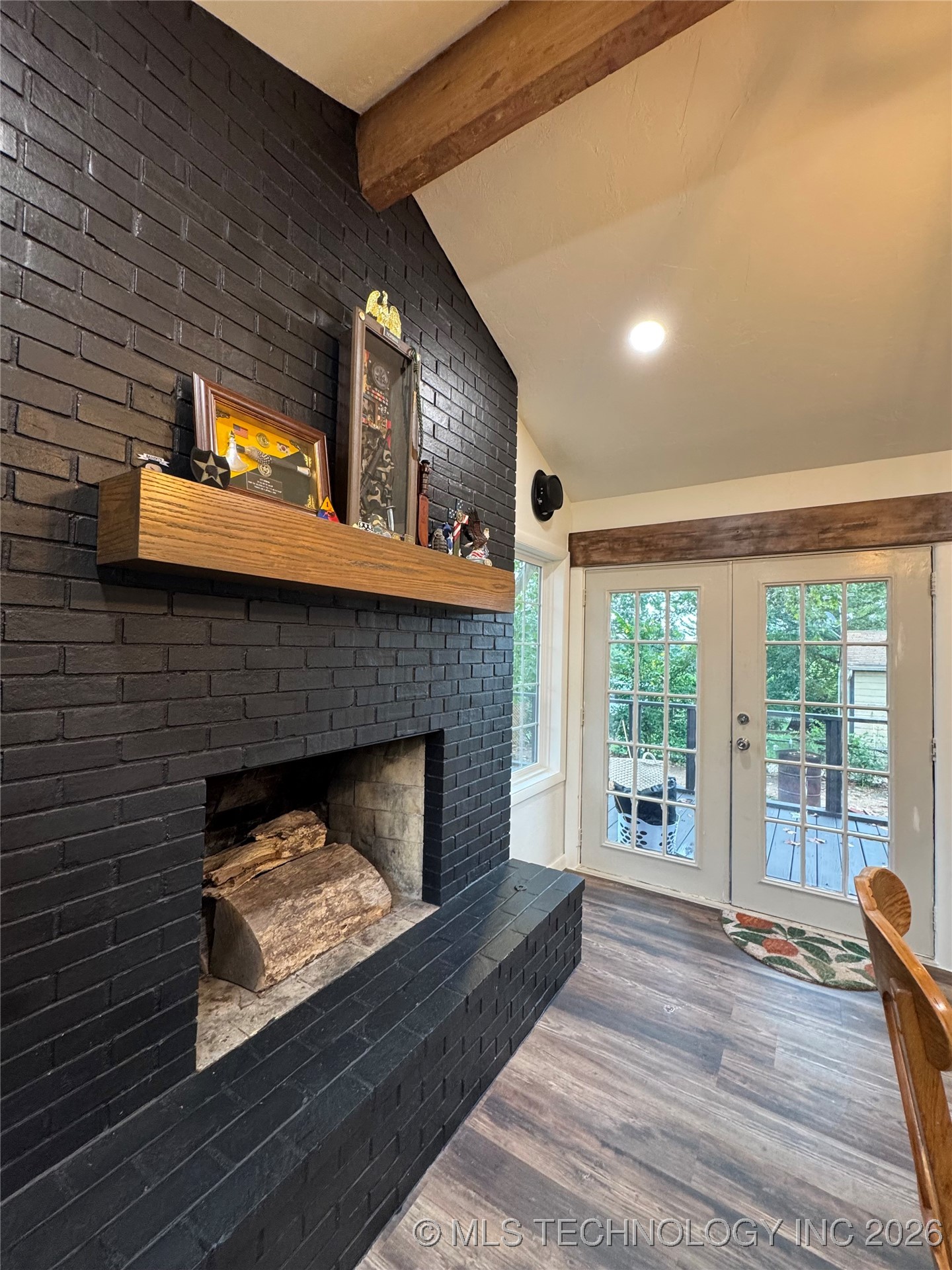 619 E 6th Avenue Property Photo 15