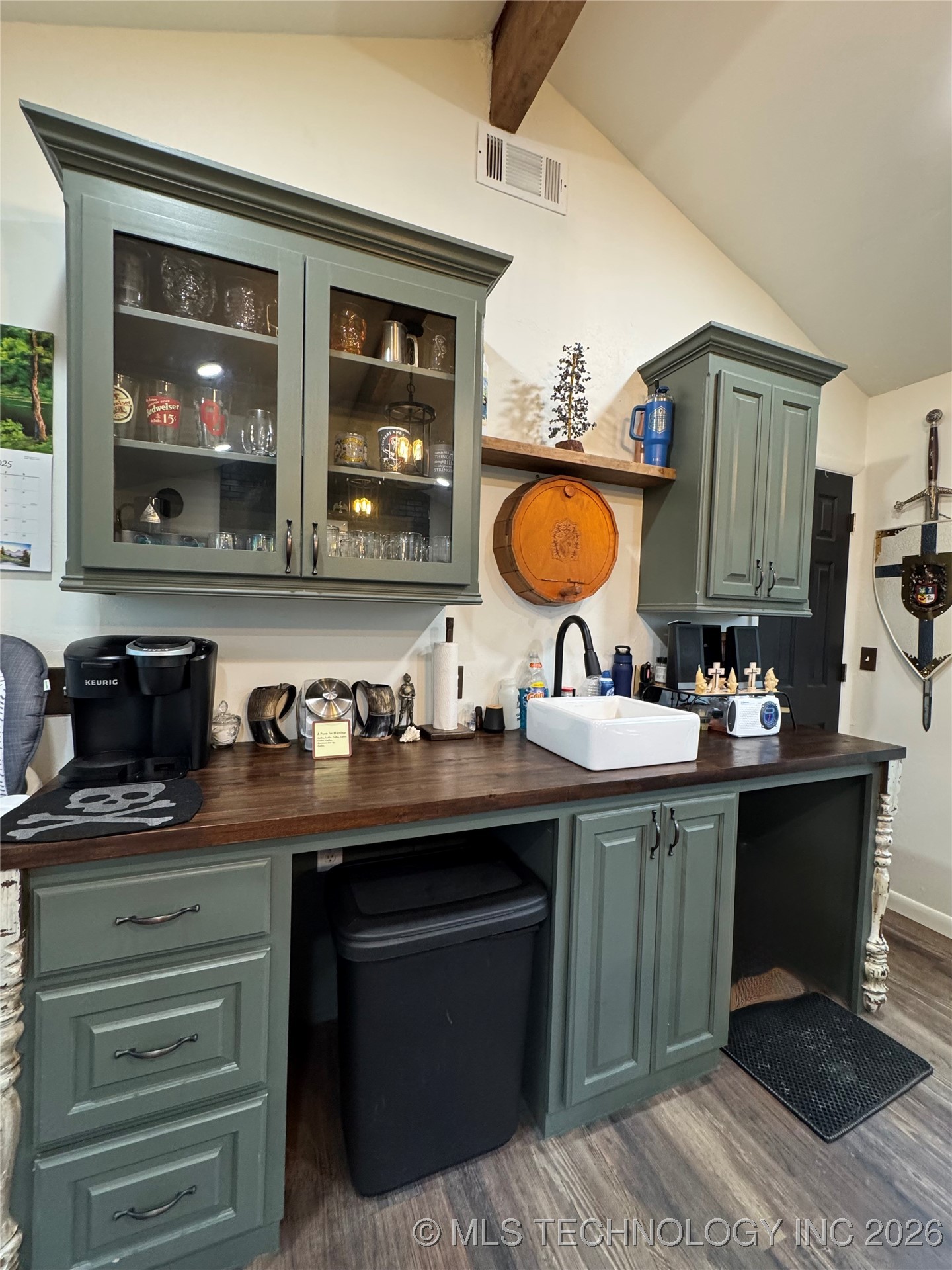 619 E 6th Avenue Property Photo 16