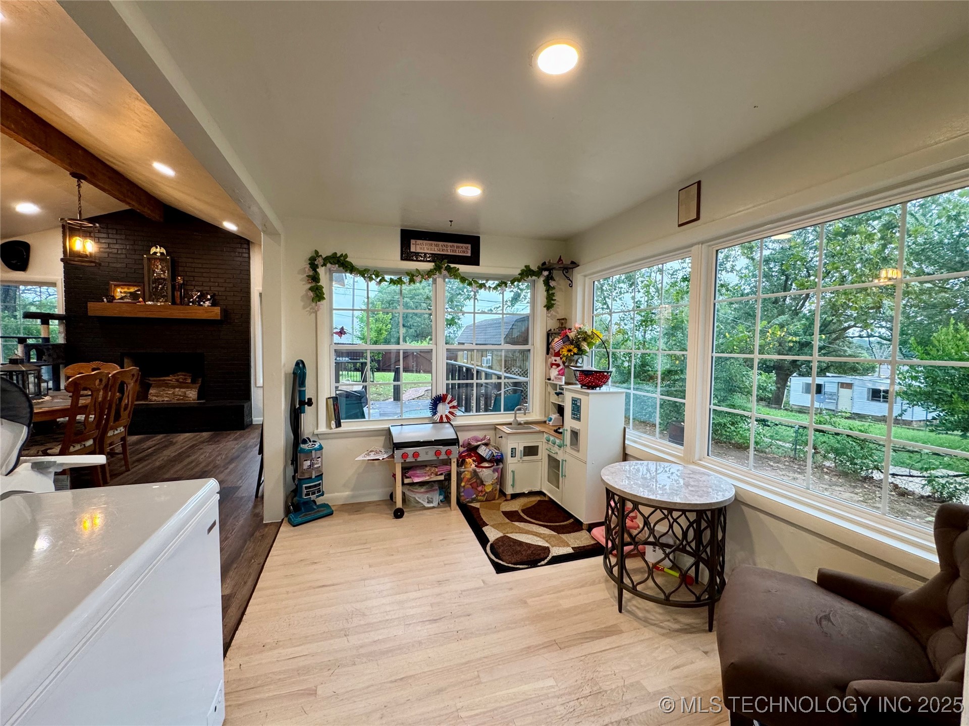 619 E 6th Avenue Property Photo 20