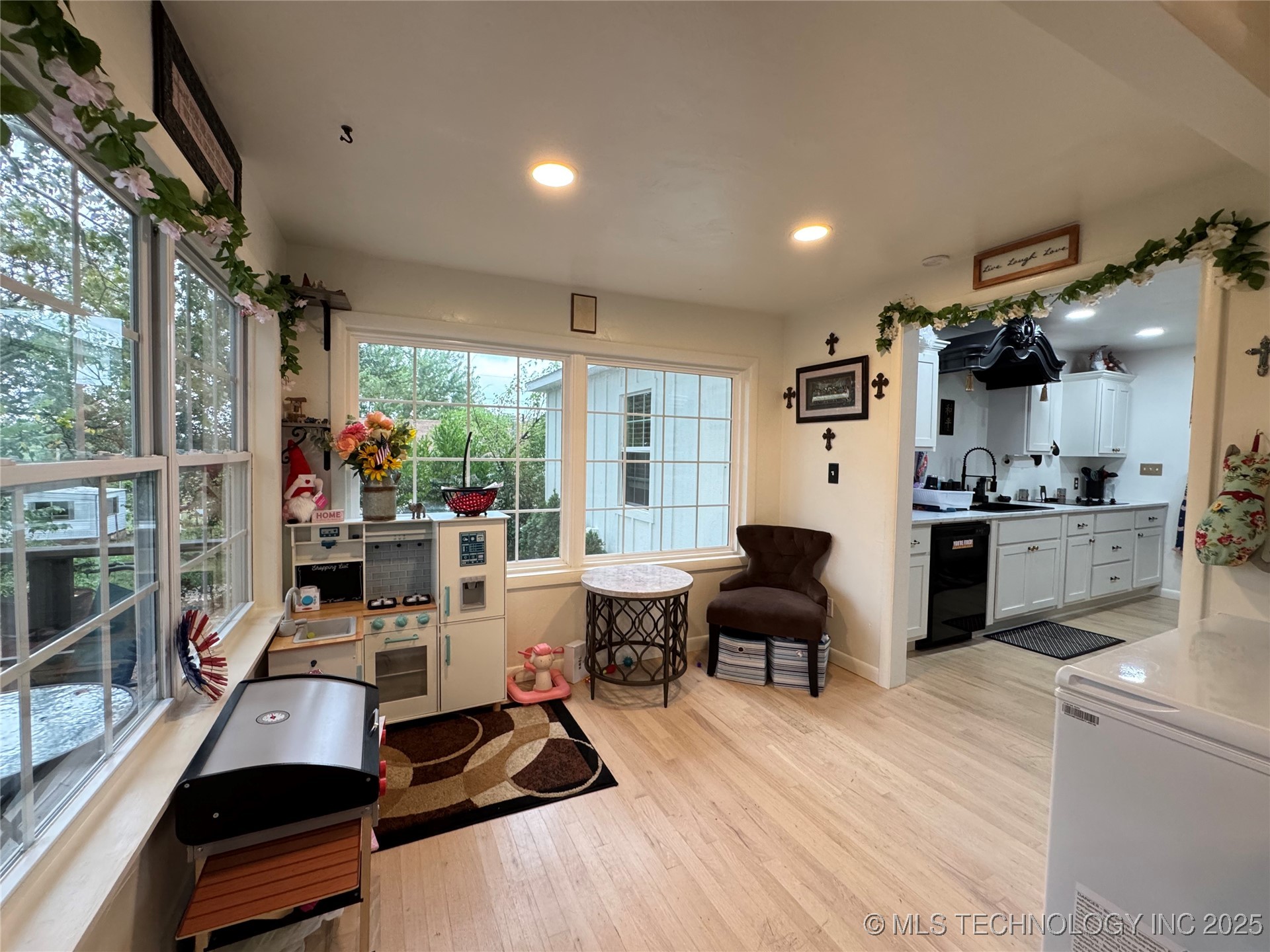 619 E 6th Avenue Property Photo 21