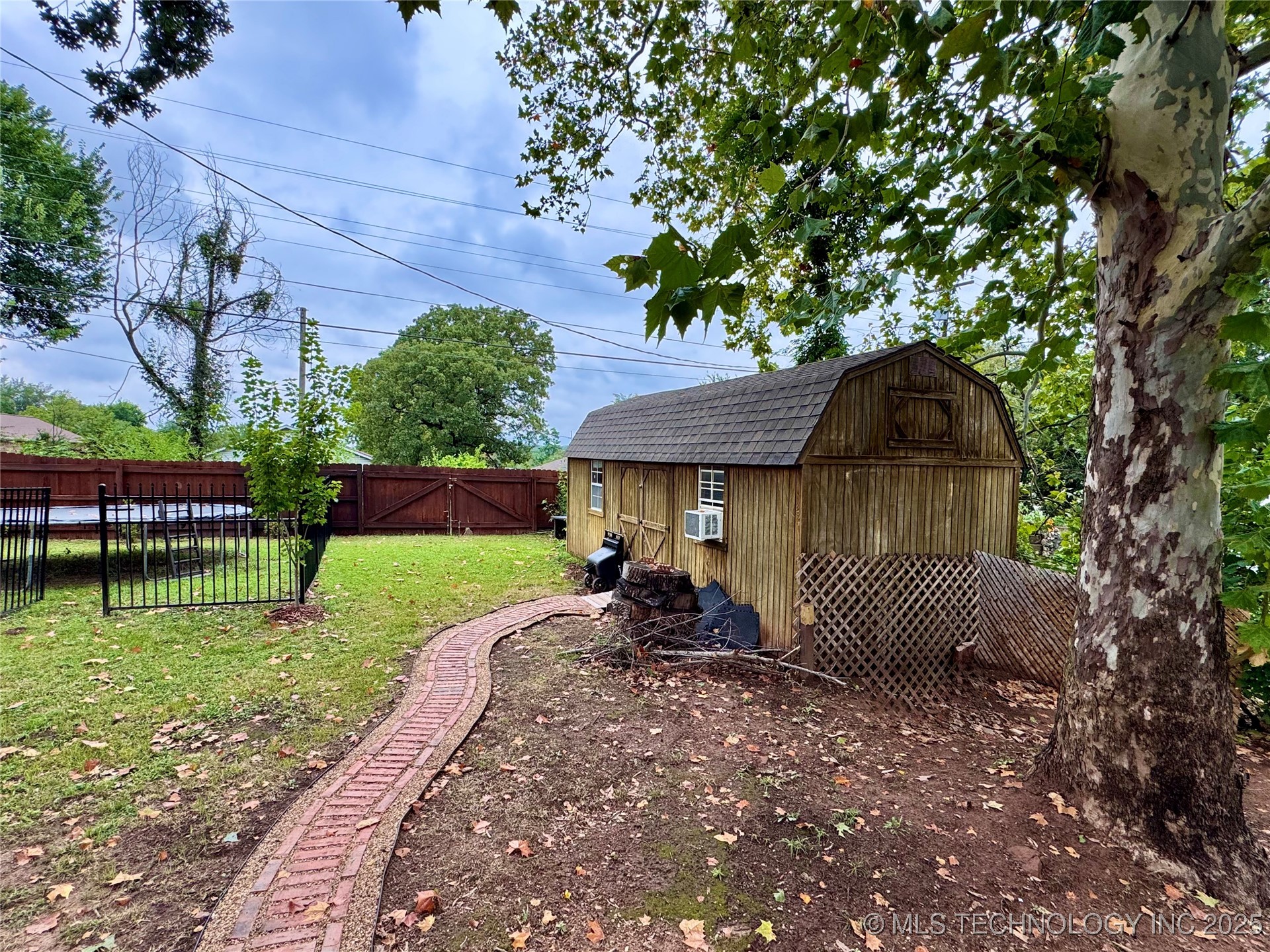 619 E 6th Avenue Property Photo 54