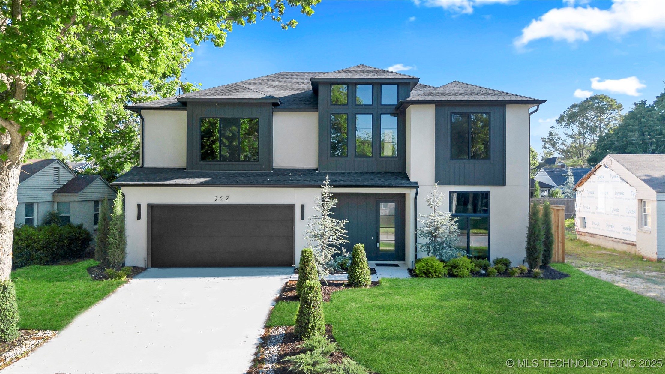 227 E 35th Street Property Photo 1