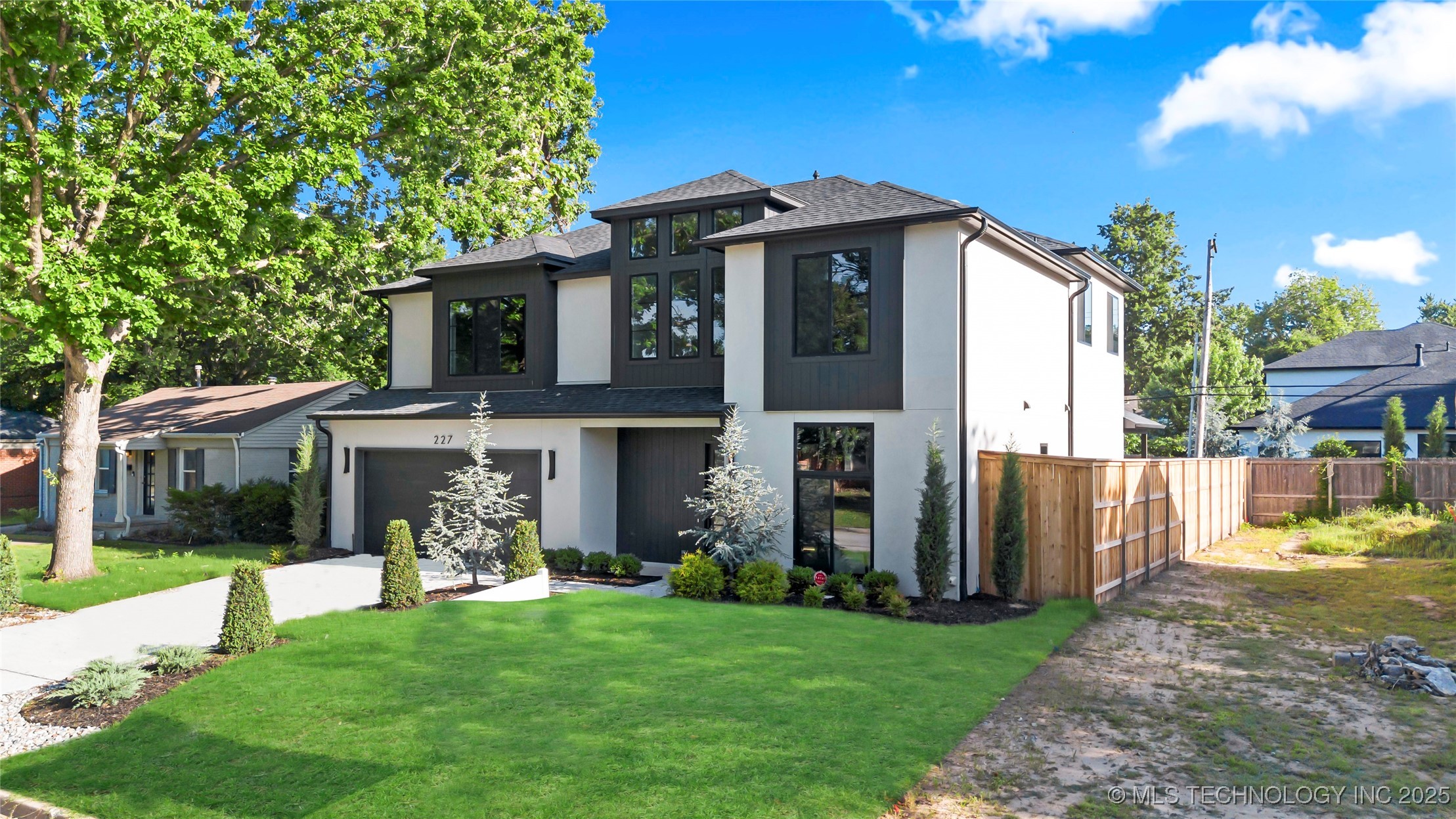 227 E 35th Street Property Photo 3