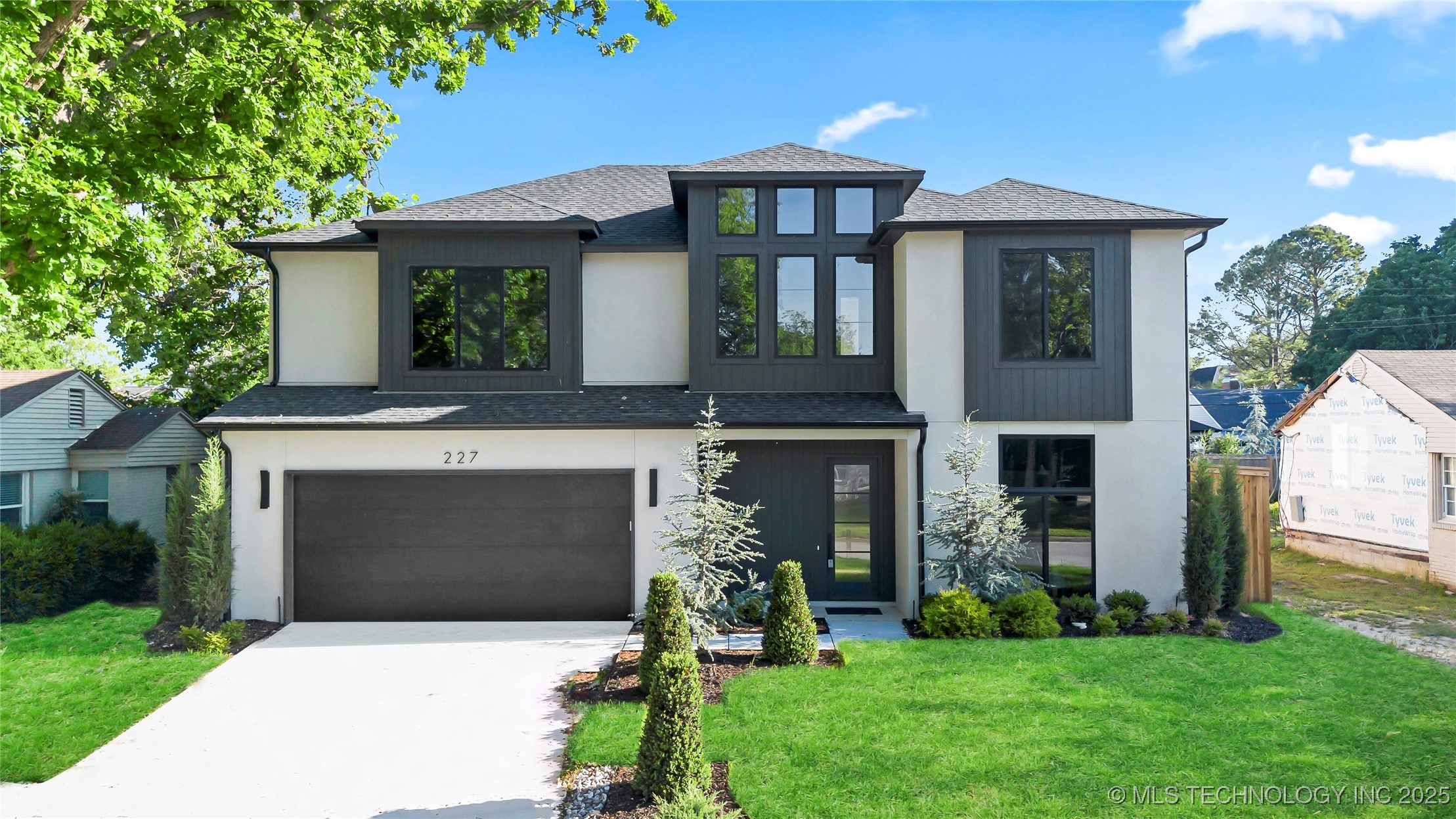 227 E 35th Street Property Photo 4