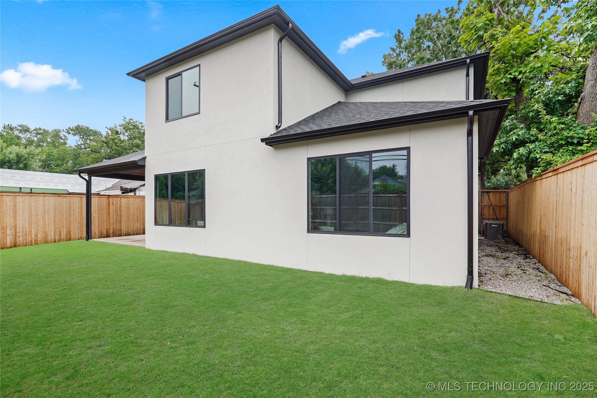 227 E 35th Street Property Photo 5