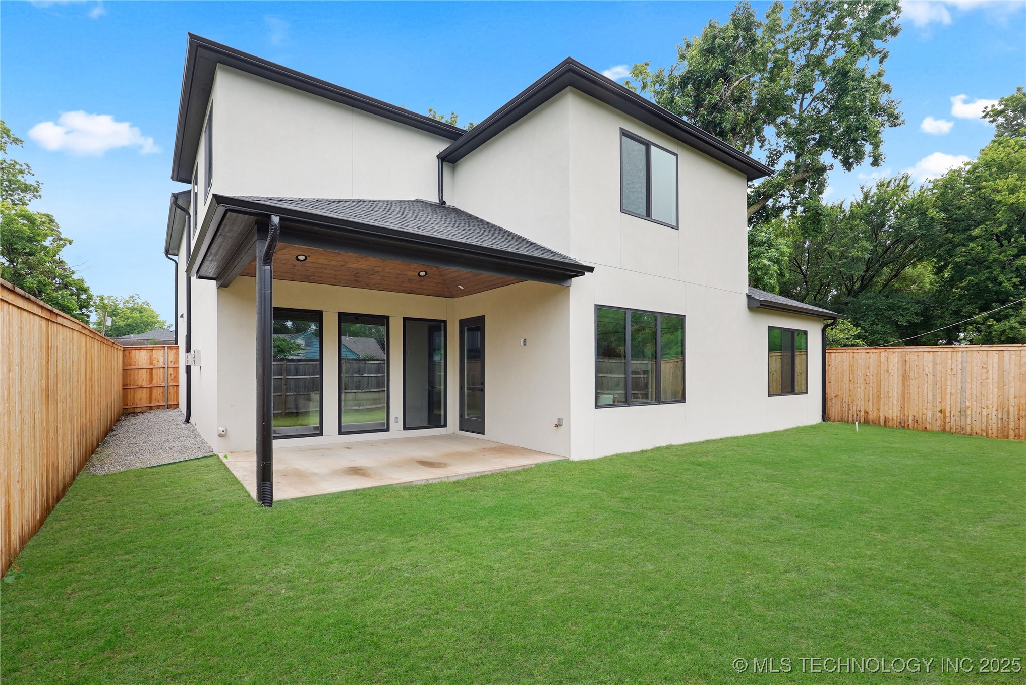 227 E 35th Street Property Photo 6