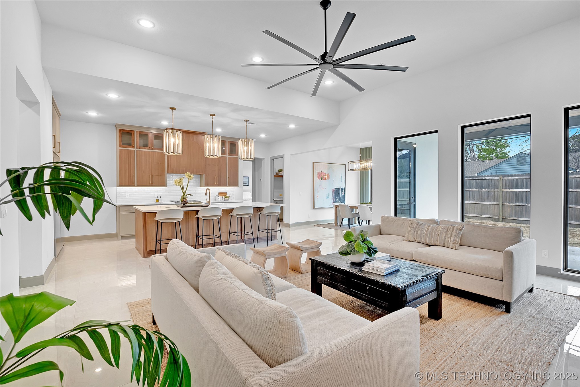 227 E 35th Street Property Photo 16