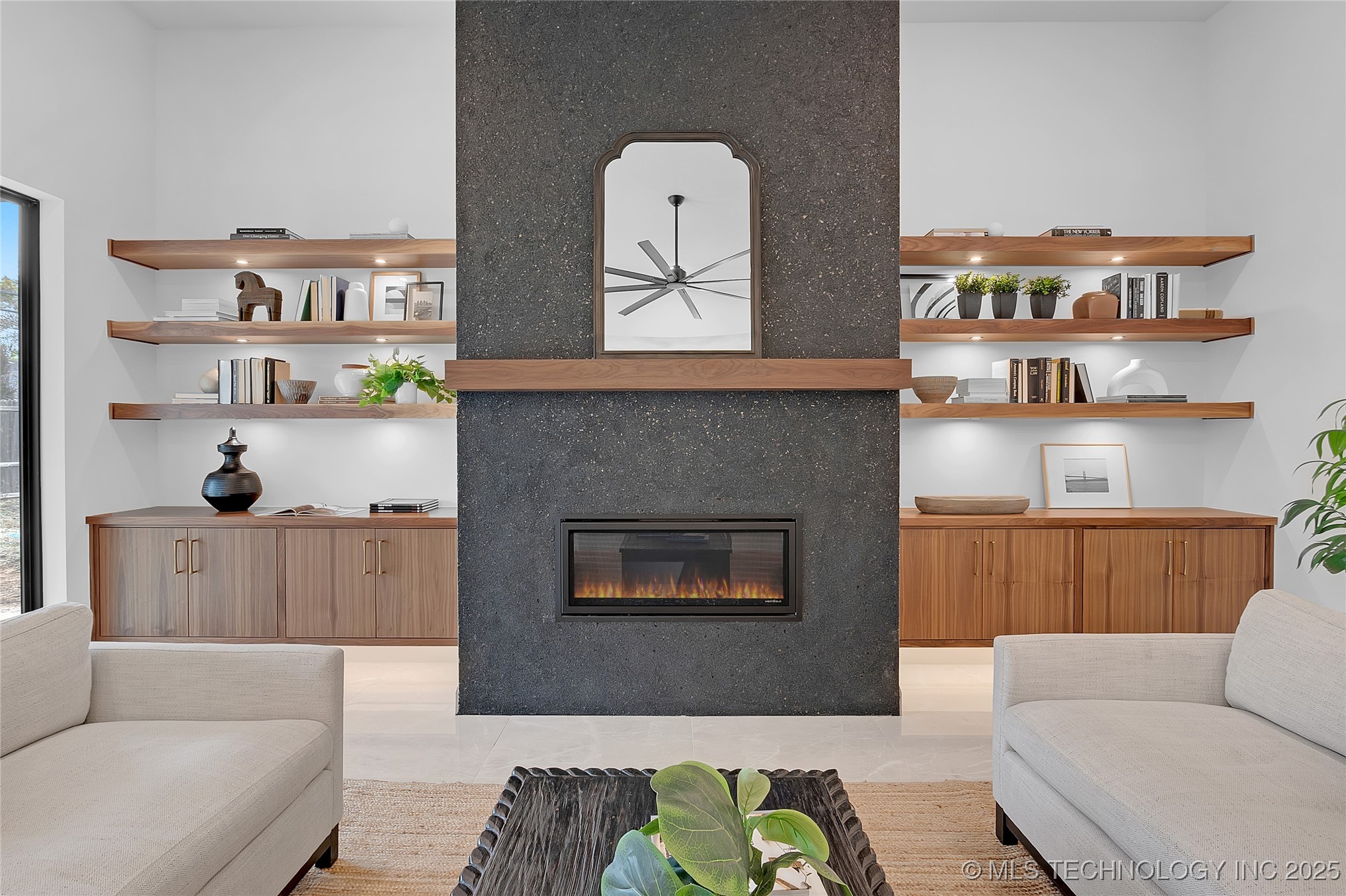 227 E 35th Street Property Photo 18