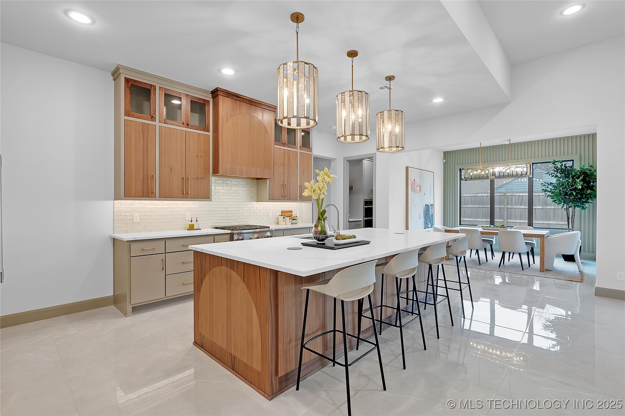 227 E 35th Street Property Photo 19