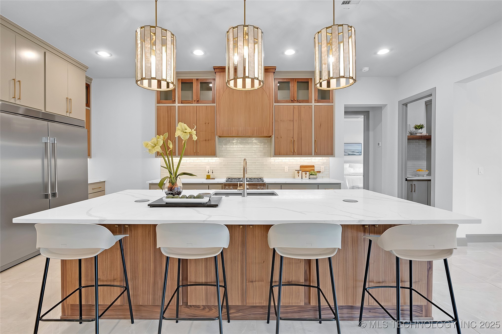 227 E 35th Street Property Photo 20