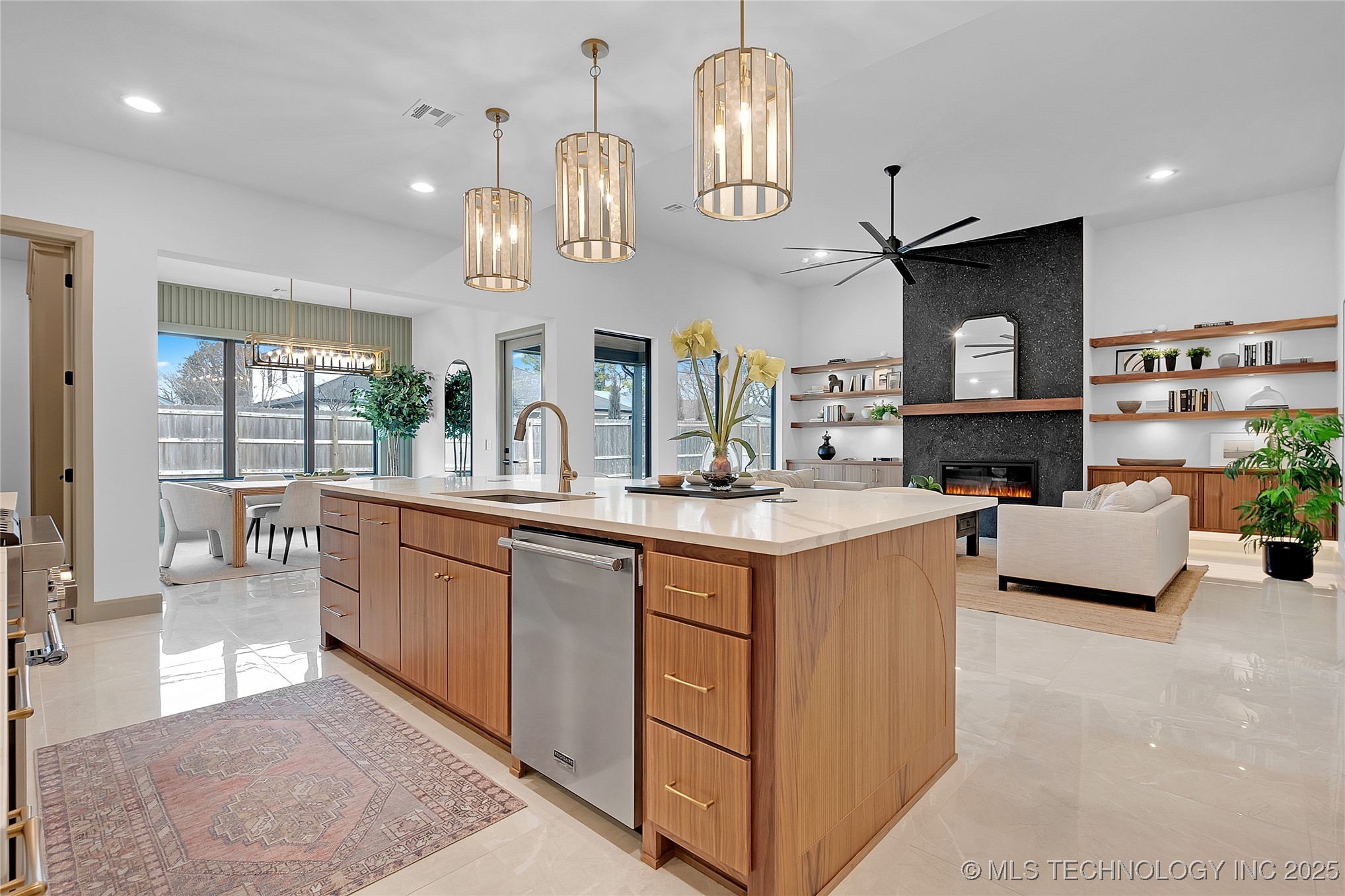 227 E 35th Street Property Photo 23