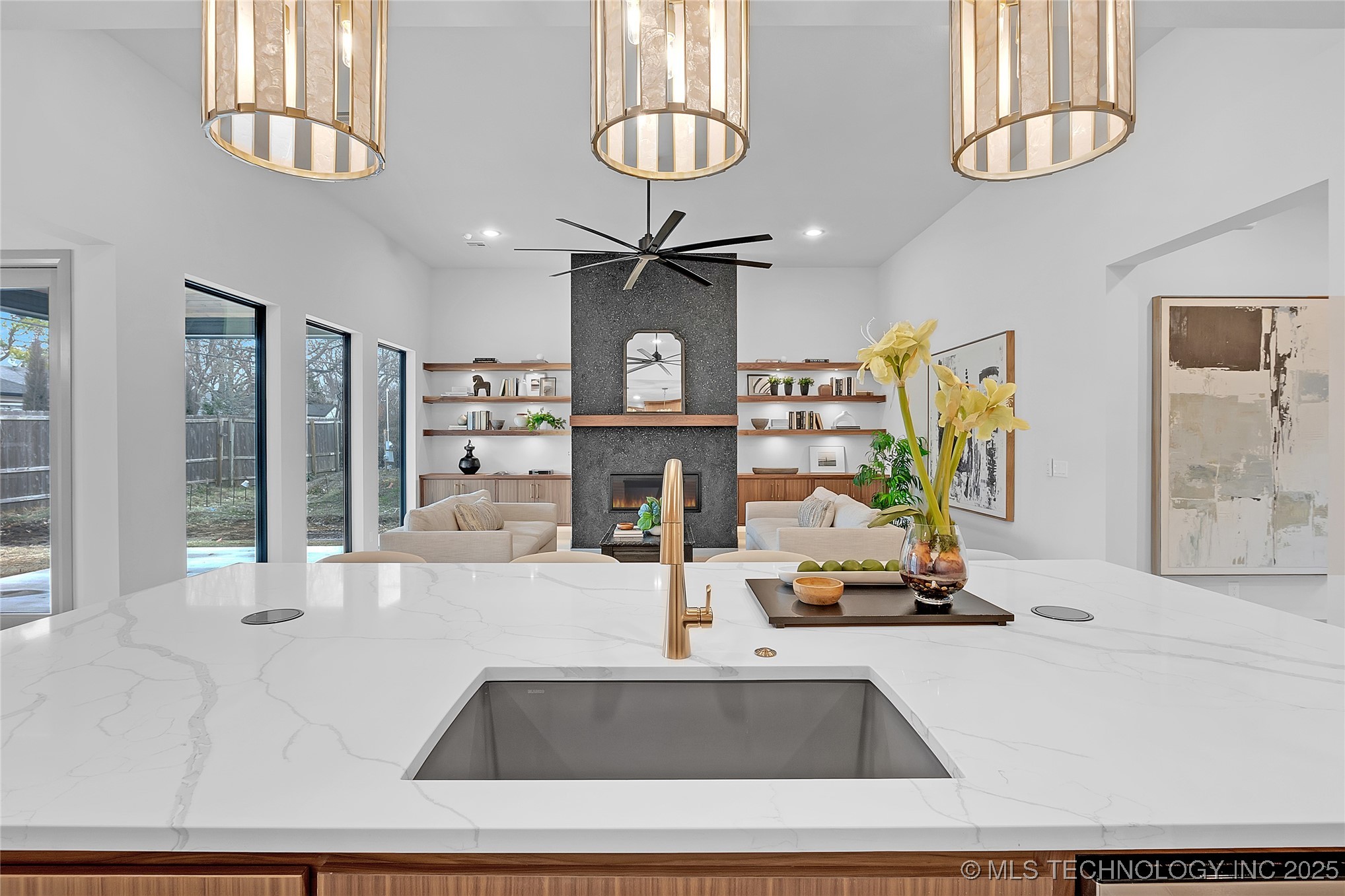 227 E 35th Street Property Photo 25