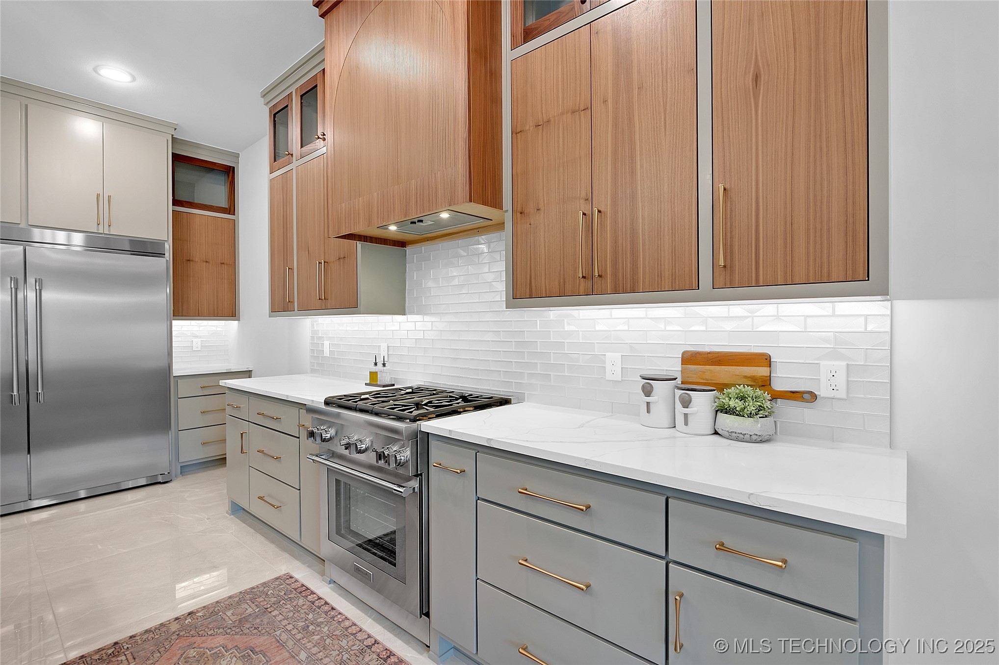 227 E 35th Street Property Photo 27