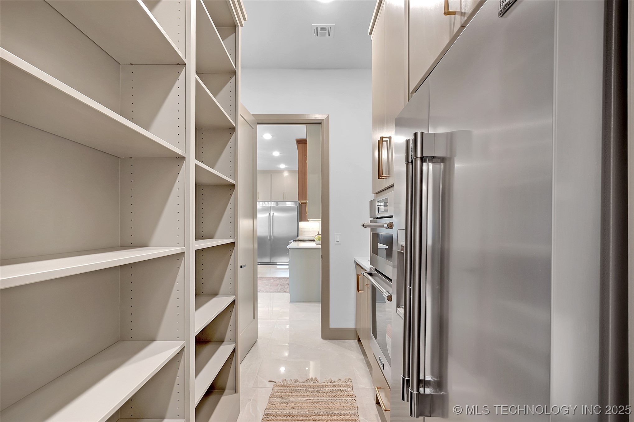 227 E 35th Street Property Photo 31