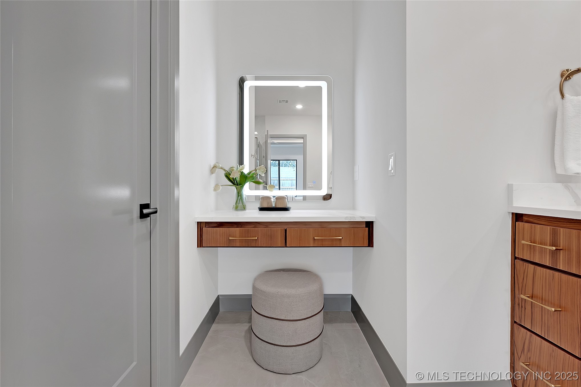 227 E 35th Street Property Photo 41