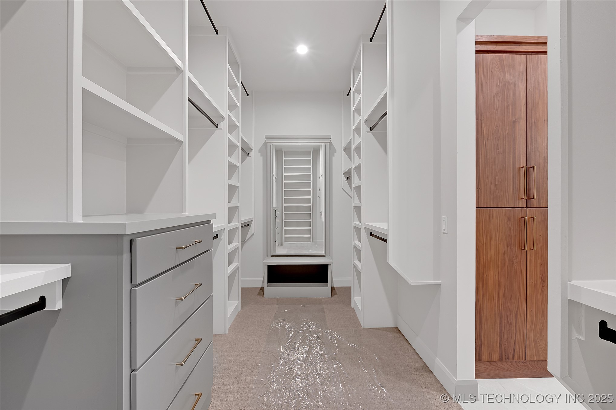 227 E 35th Street Property Photo 42