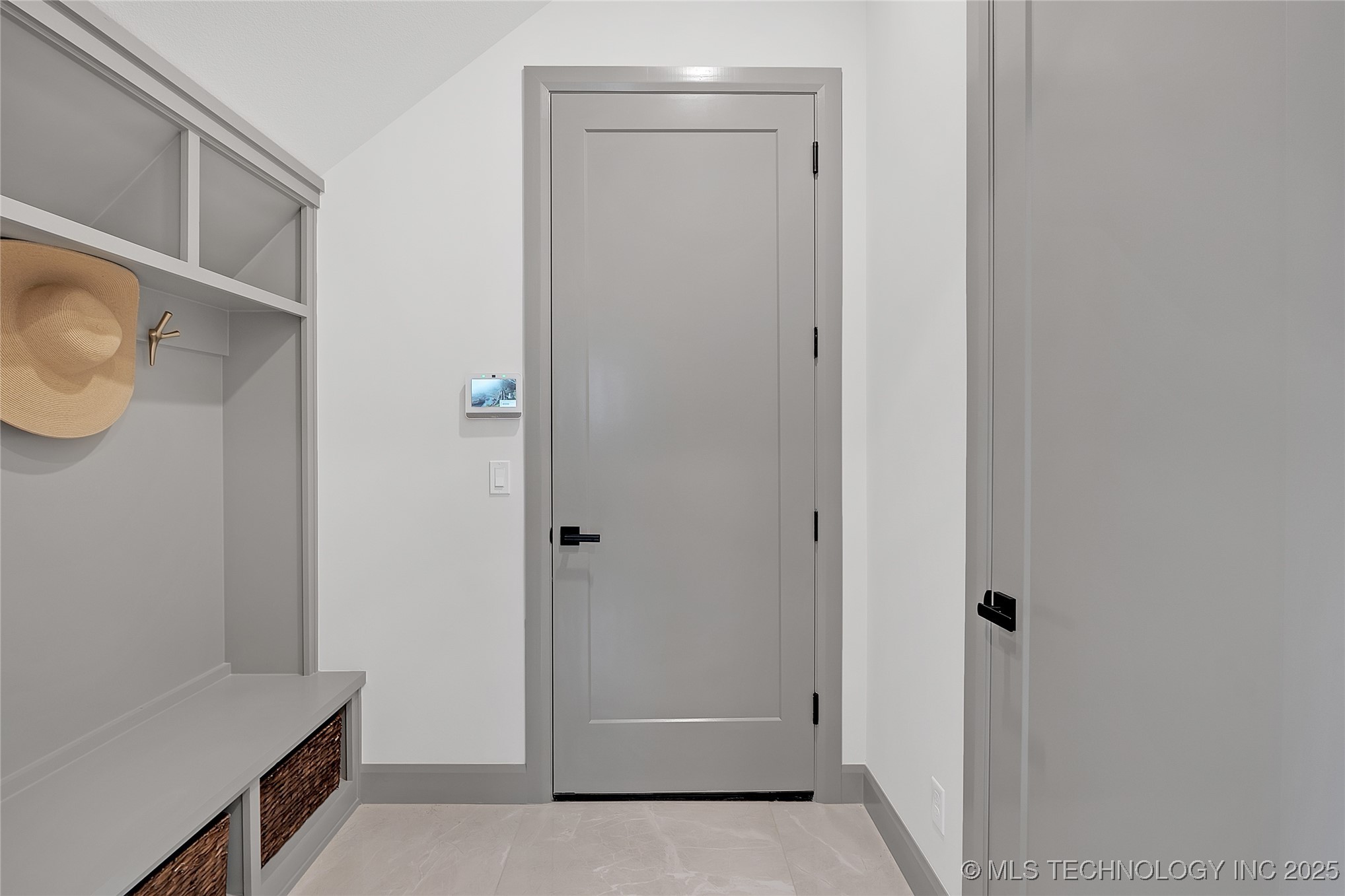 227 E 35th Street Property Photo 45