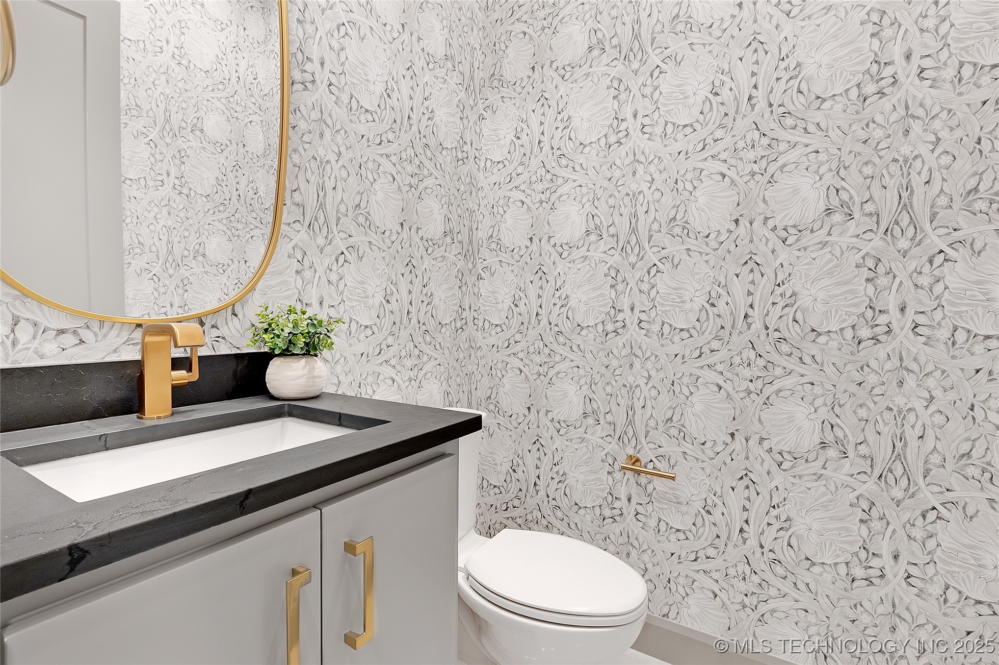 227 E 35th Street Property Photo 46