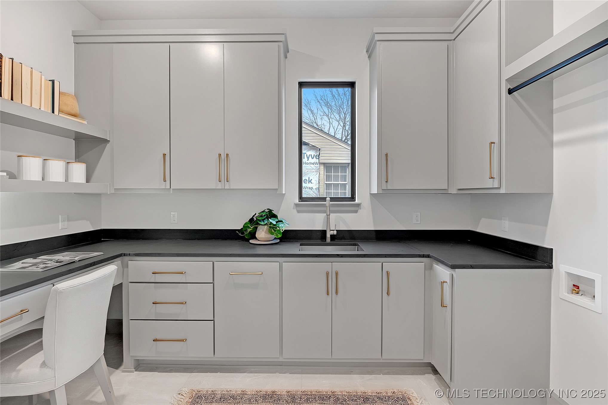 227 E 35th Street Property Photo 47