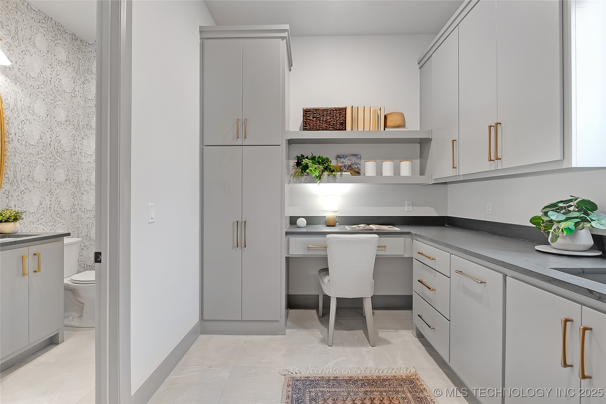 227 E 35th Street Property Photo 48