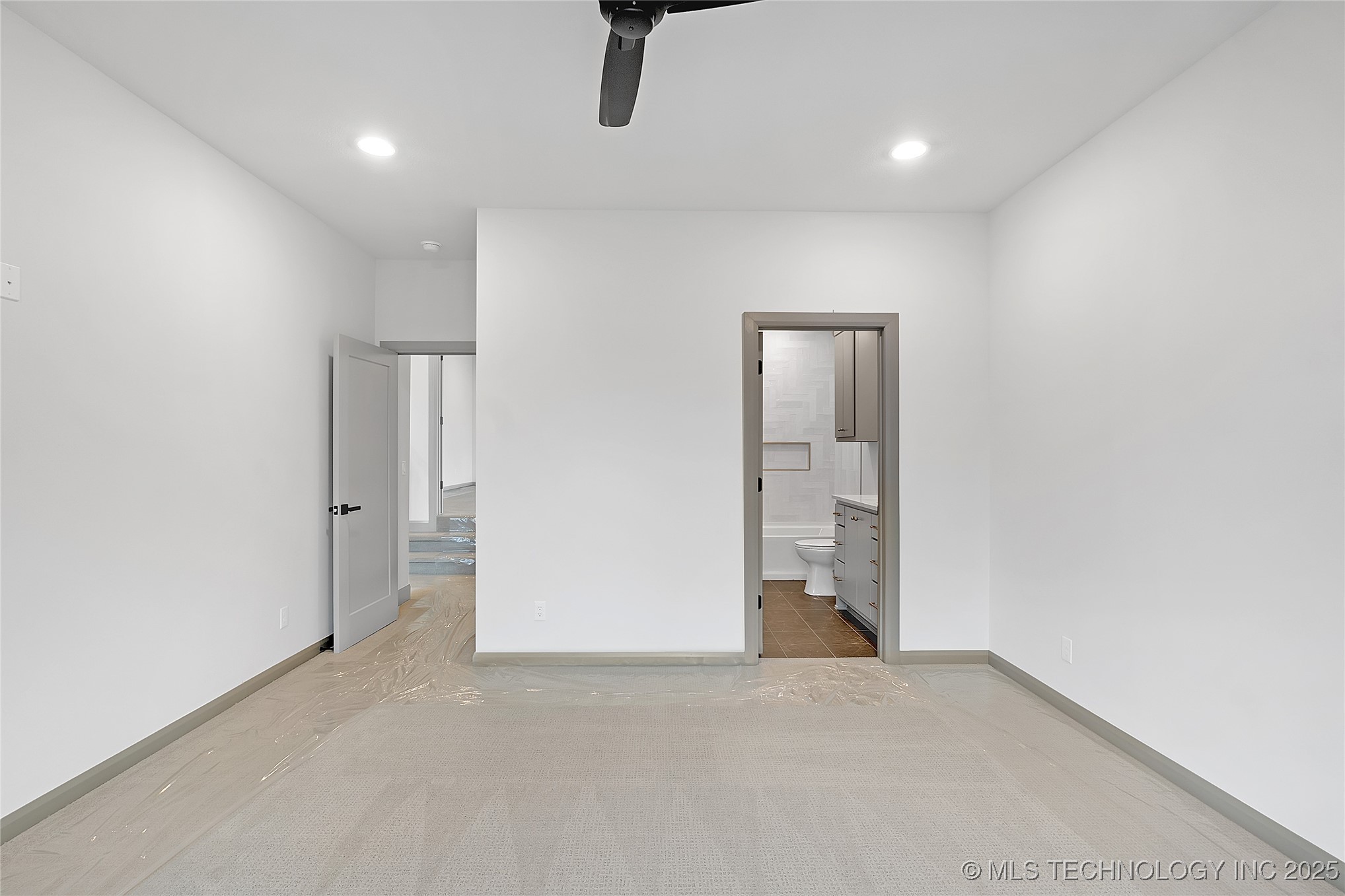 227 E 35th Street Property Photo 59