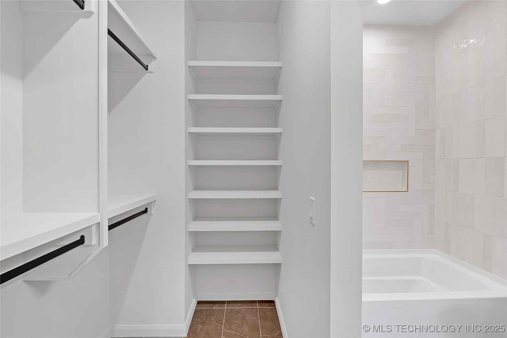 227 E 35th Street Property Photo 61