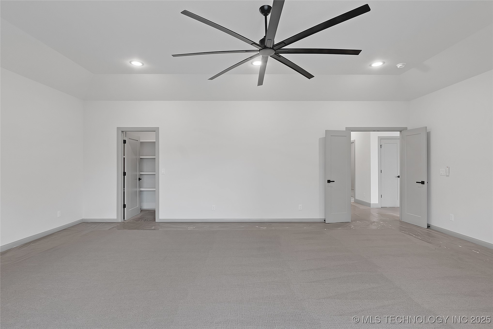 227 E 35th Street Property Photo 64