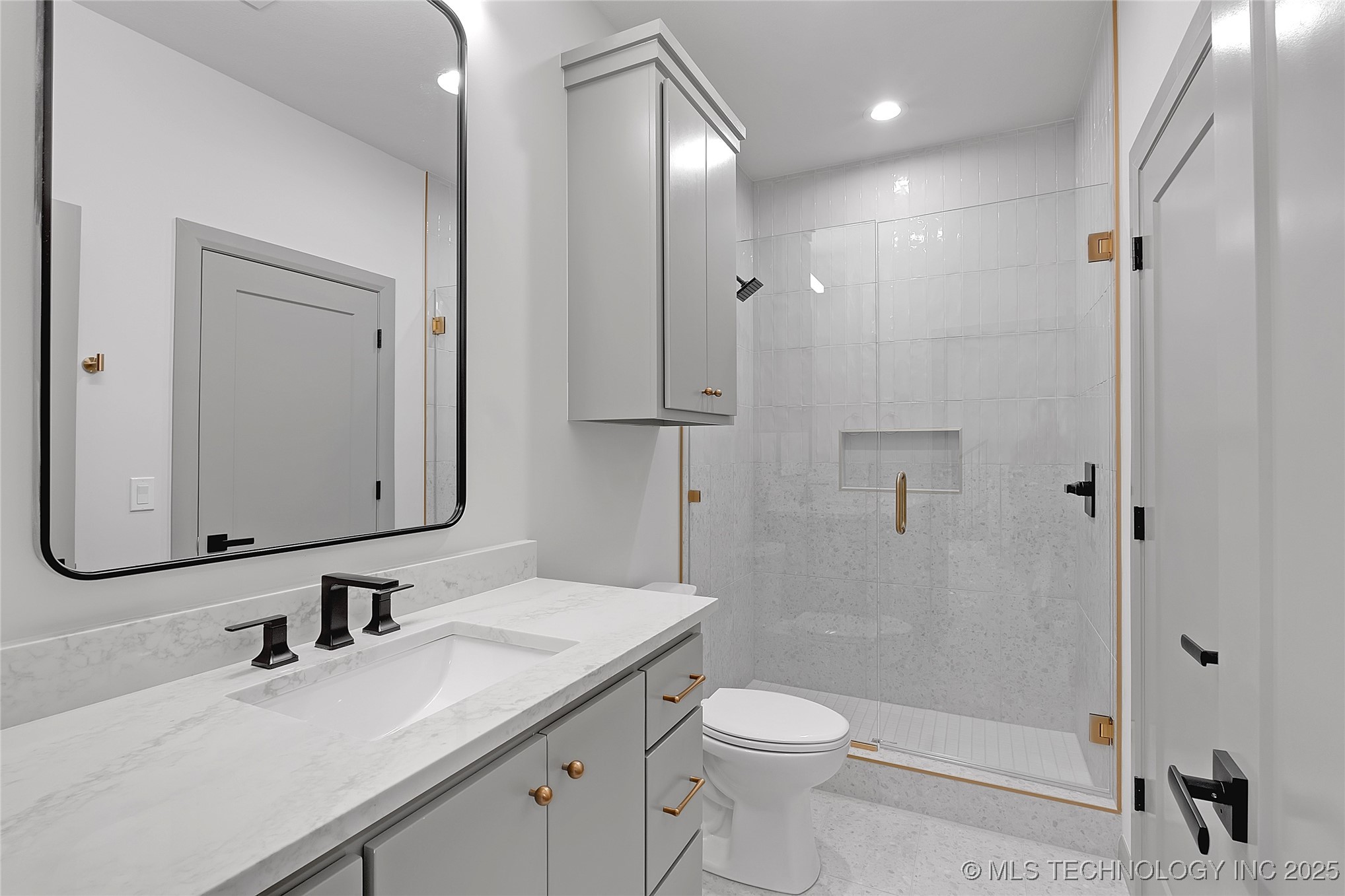 227 E 35th Street Property Photo 65