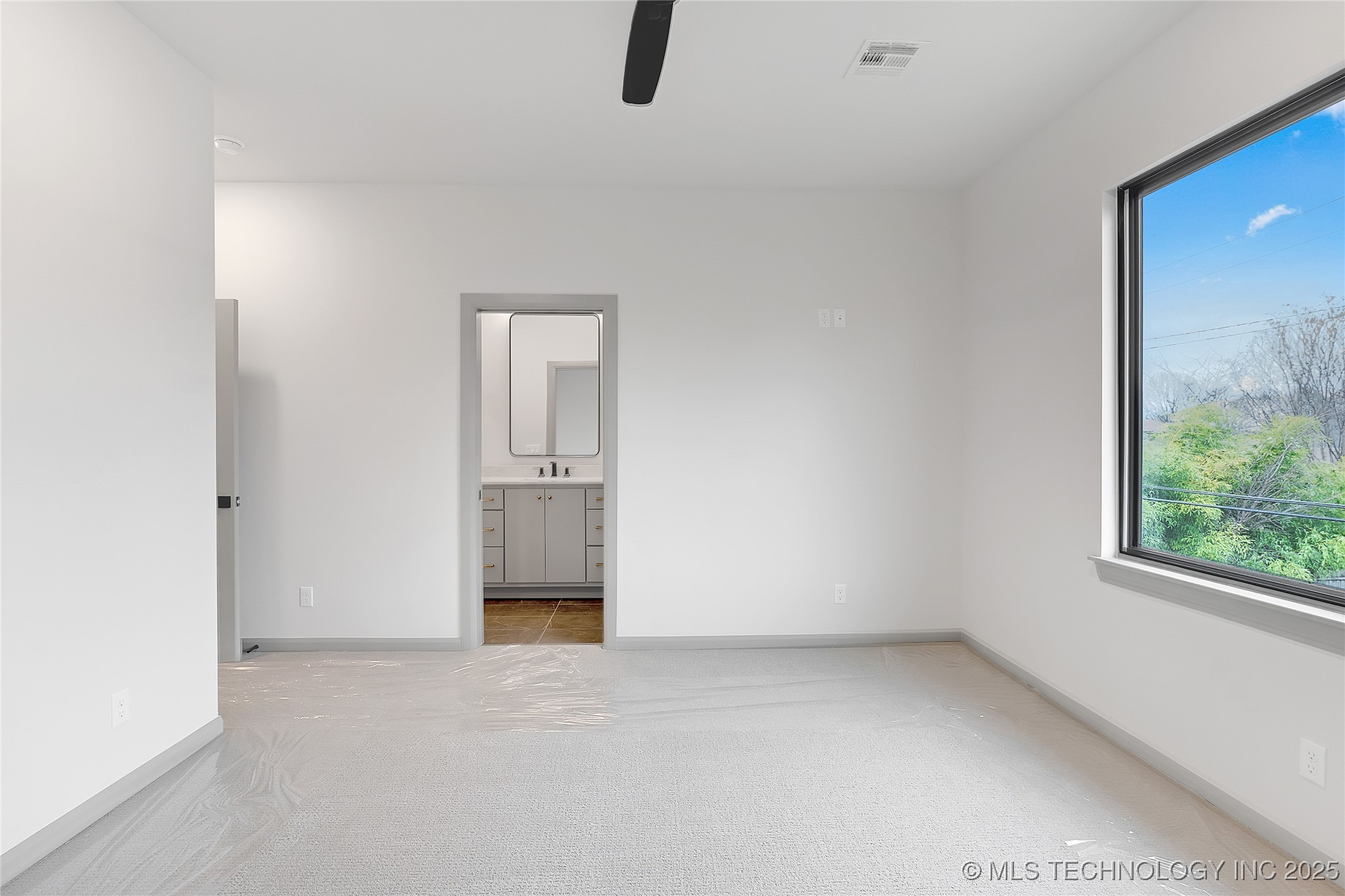 227 E 35th Street Property Photo 71