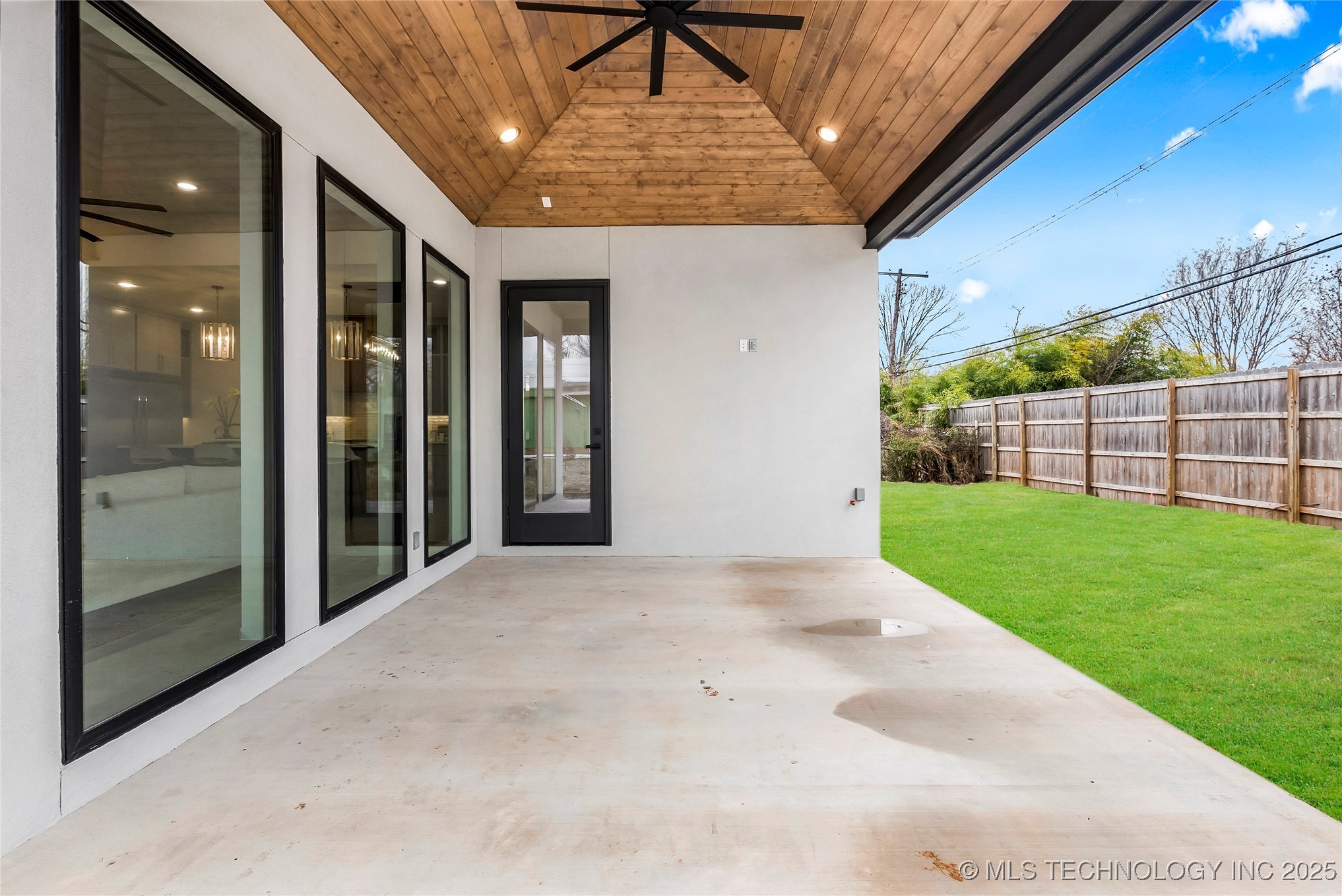 227 E 35th Street Property Photo 76