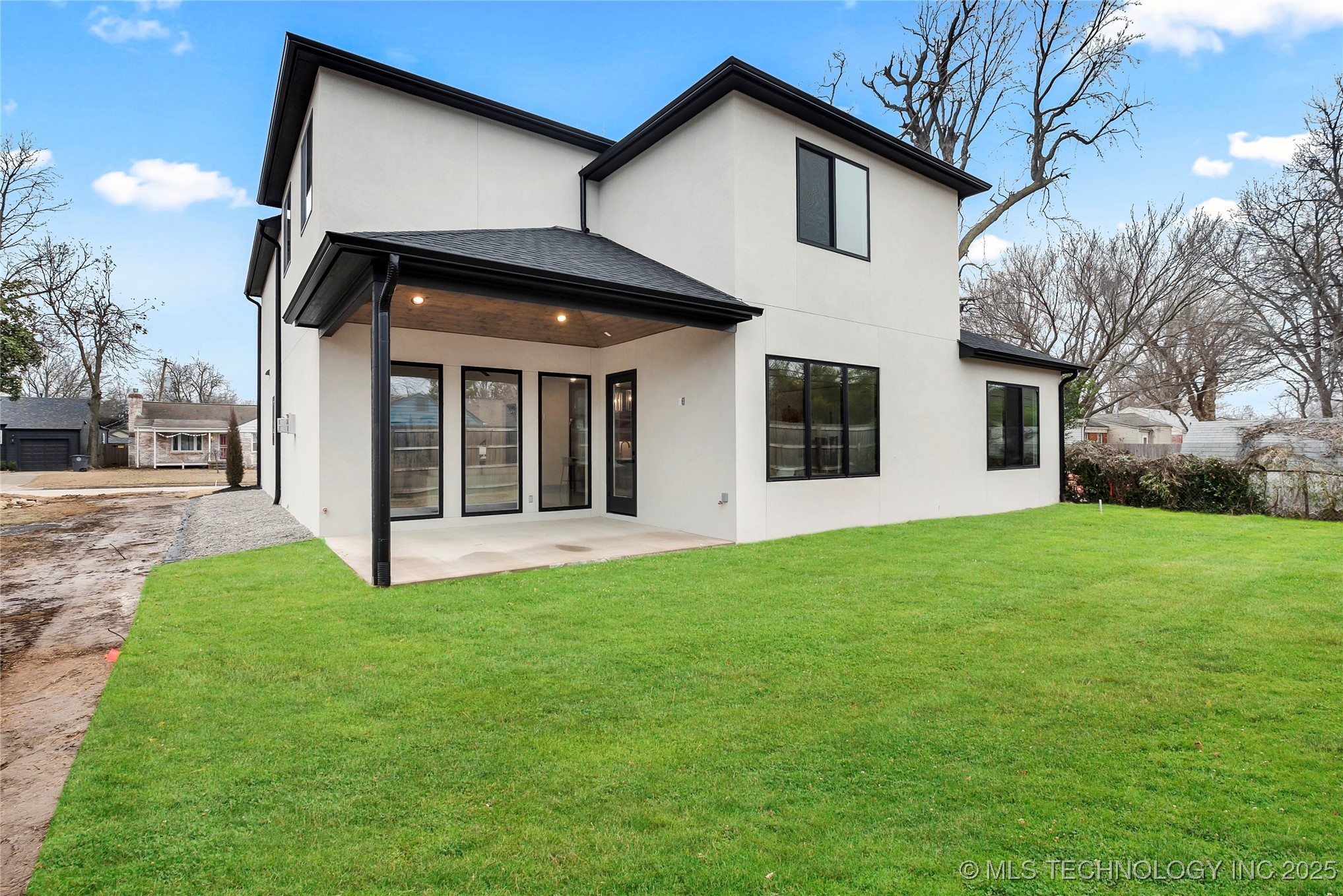 227 E 35th Street Property Photo 77