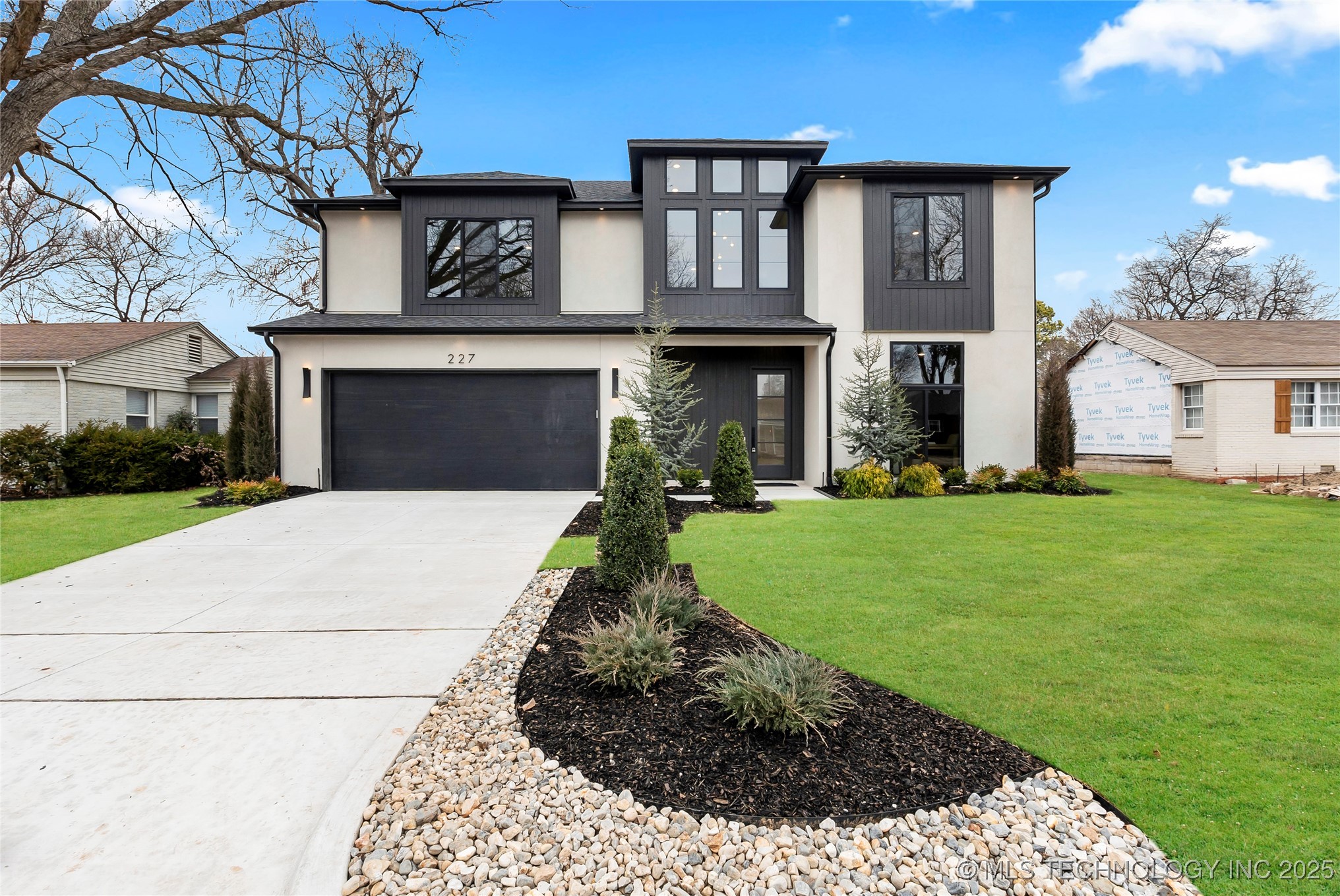 227 E 35th Street Property Photo 80