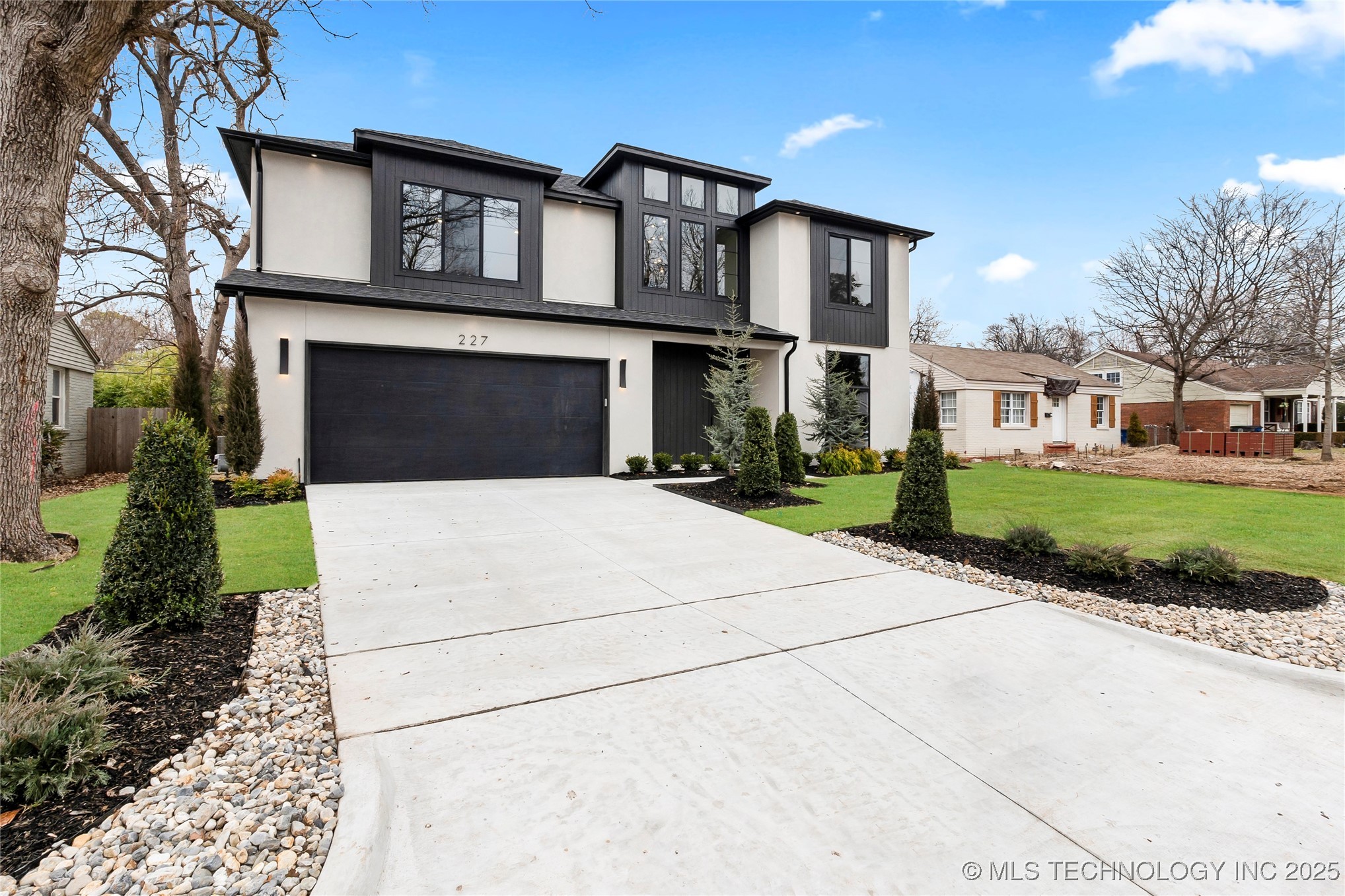 227 E 35th Street Property Photo 81