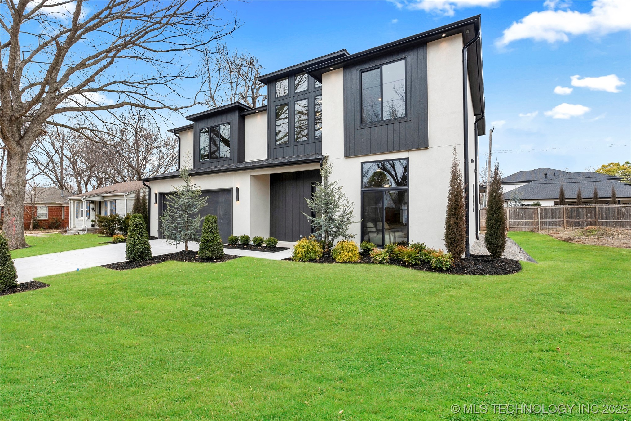 227 E 35th Street Property Photo 82