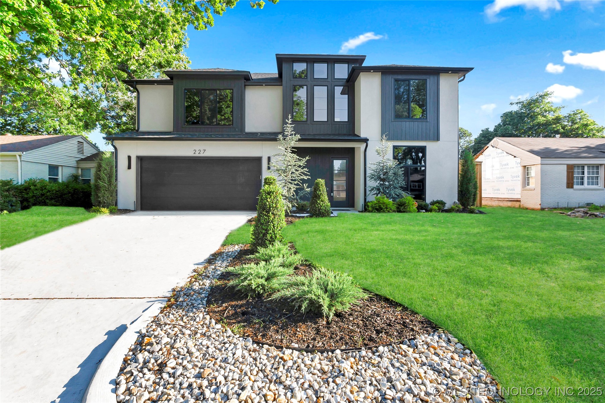 227 E 35th Street Property Photo 83