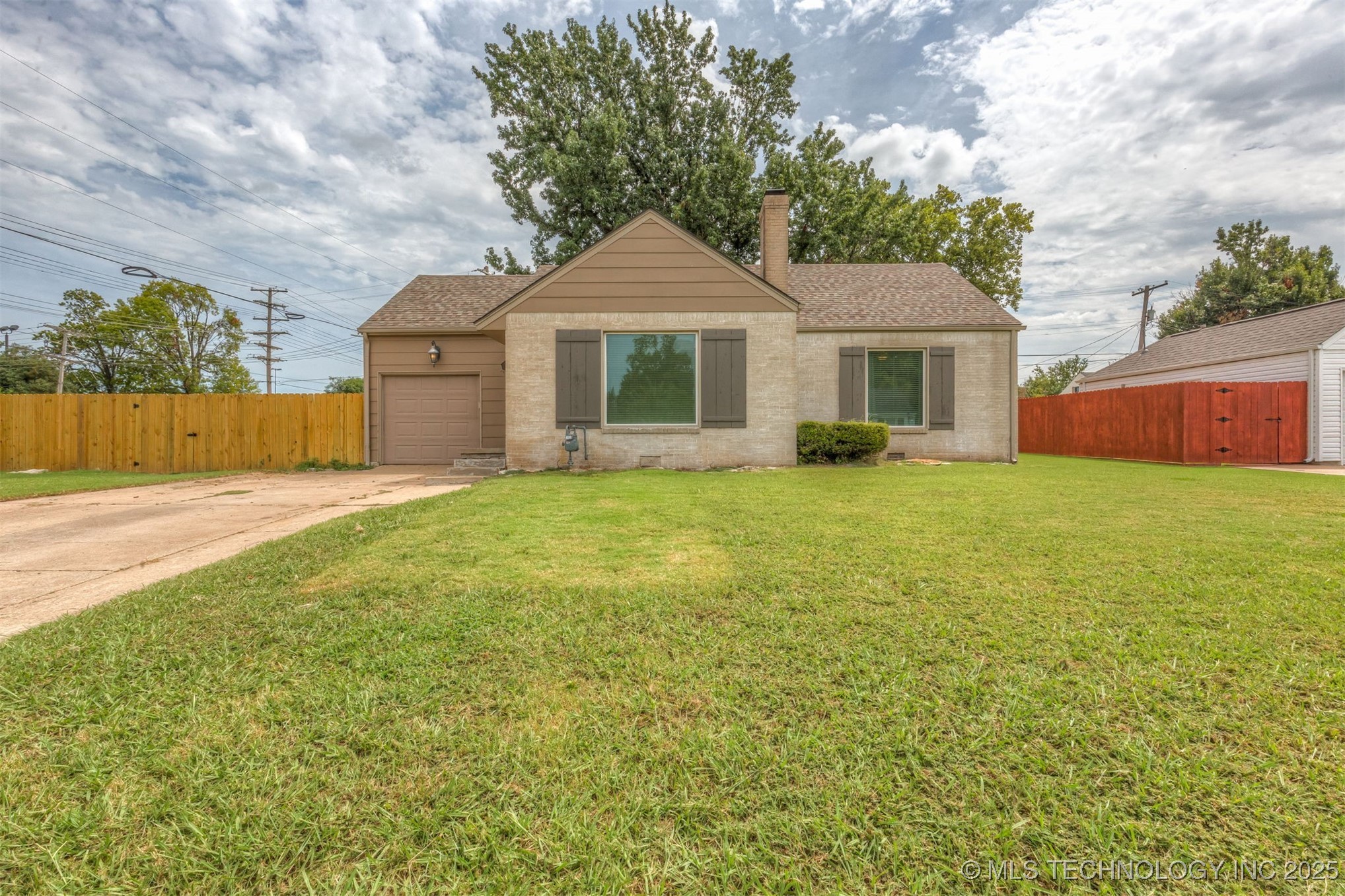 2105 S Louisville Avenue Property Photo 1