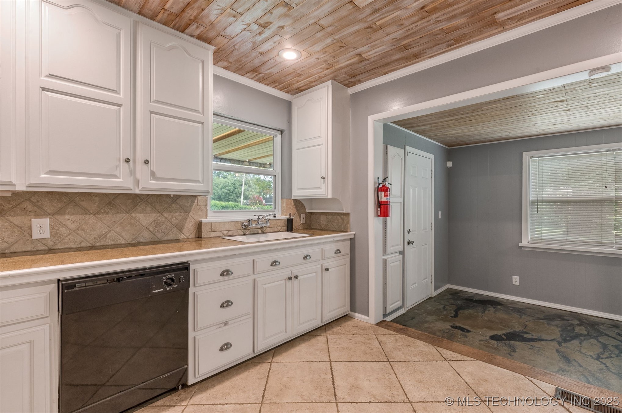 2105 S Louisville Avenue Property Photo 7