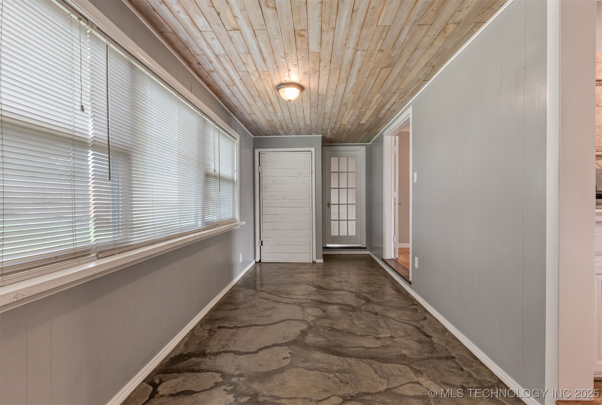 2105 S Louisville Avenue Property Photo 8