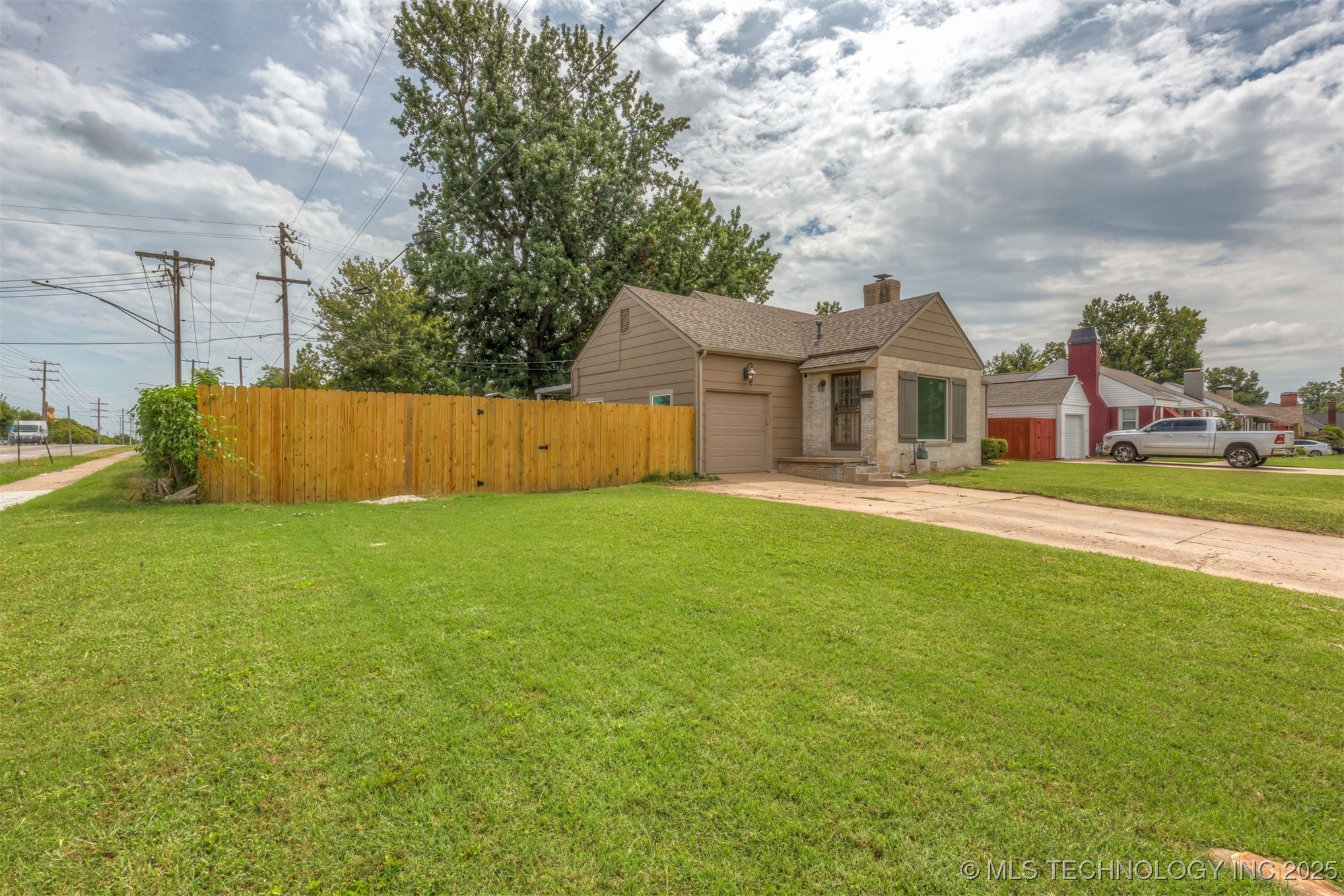 2105 S Louisville Avenue Property Photo 37