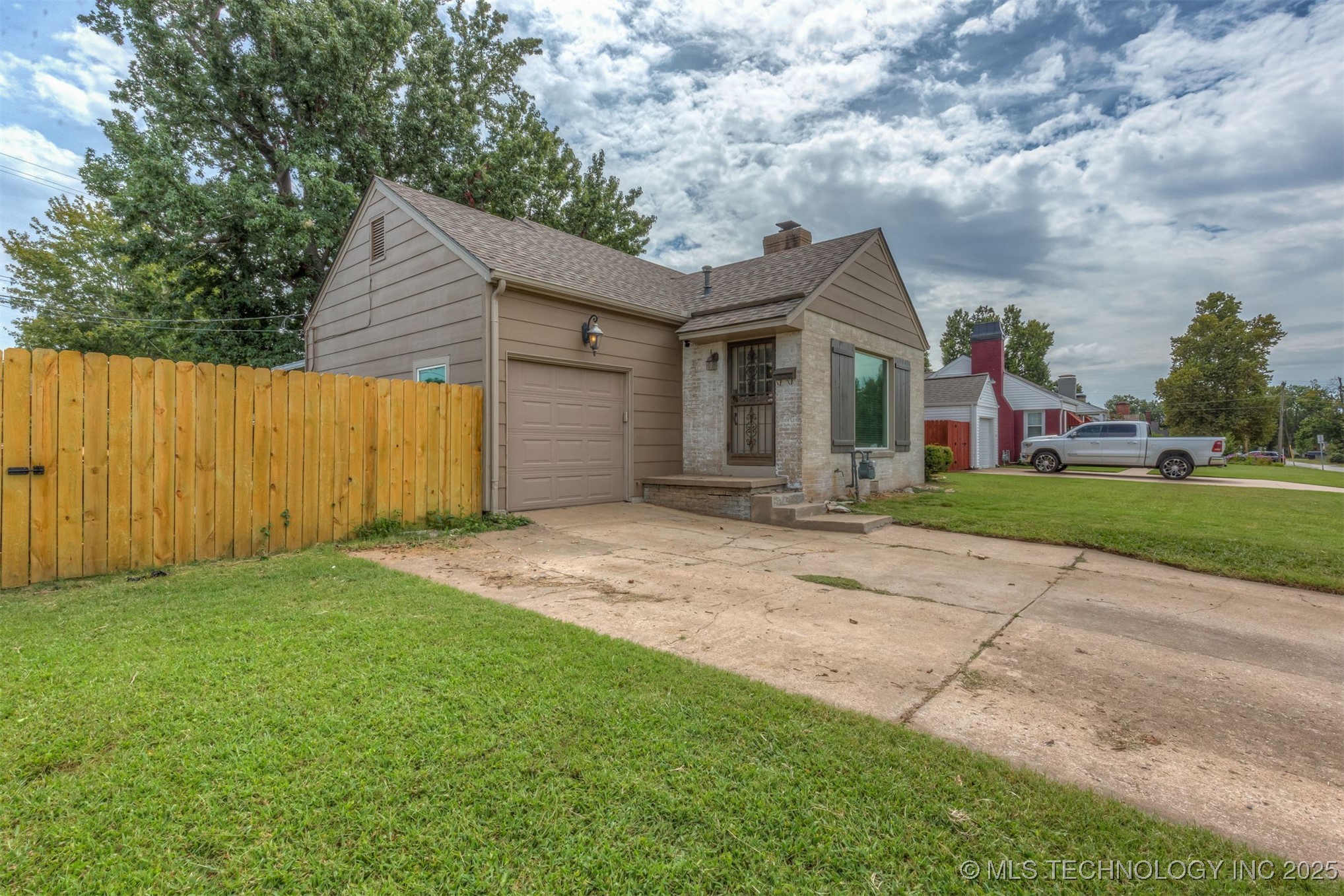 2105 S Louisville Avenue Property Photo 38