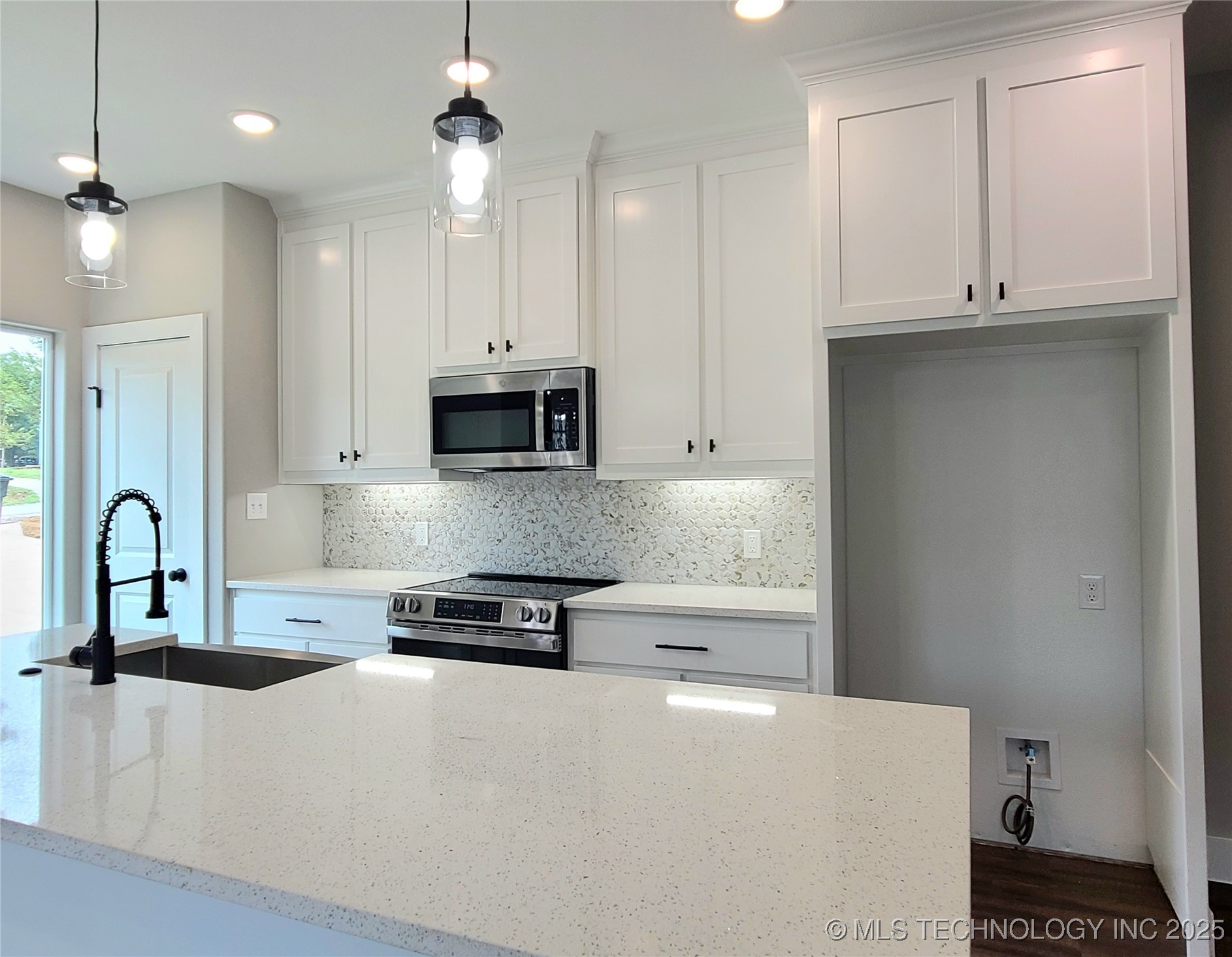 131 S Mclean Drive Property Photo 3